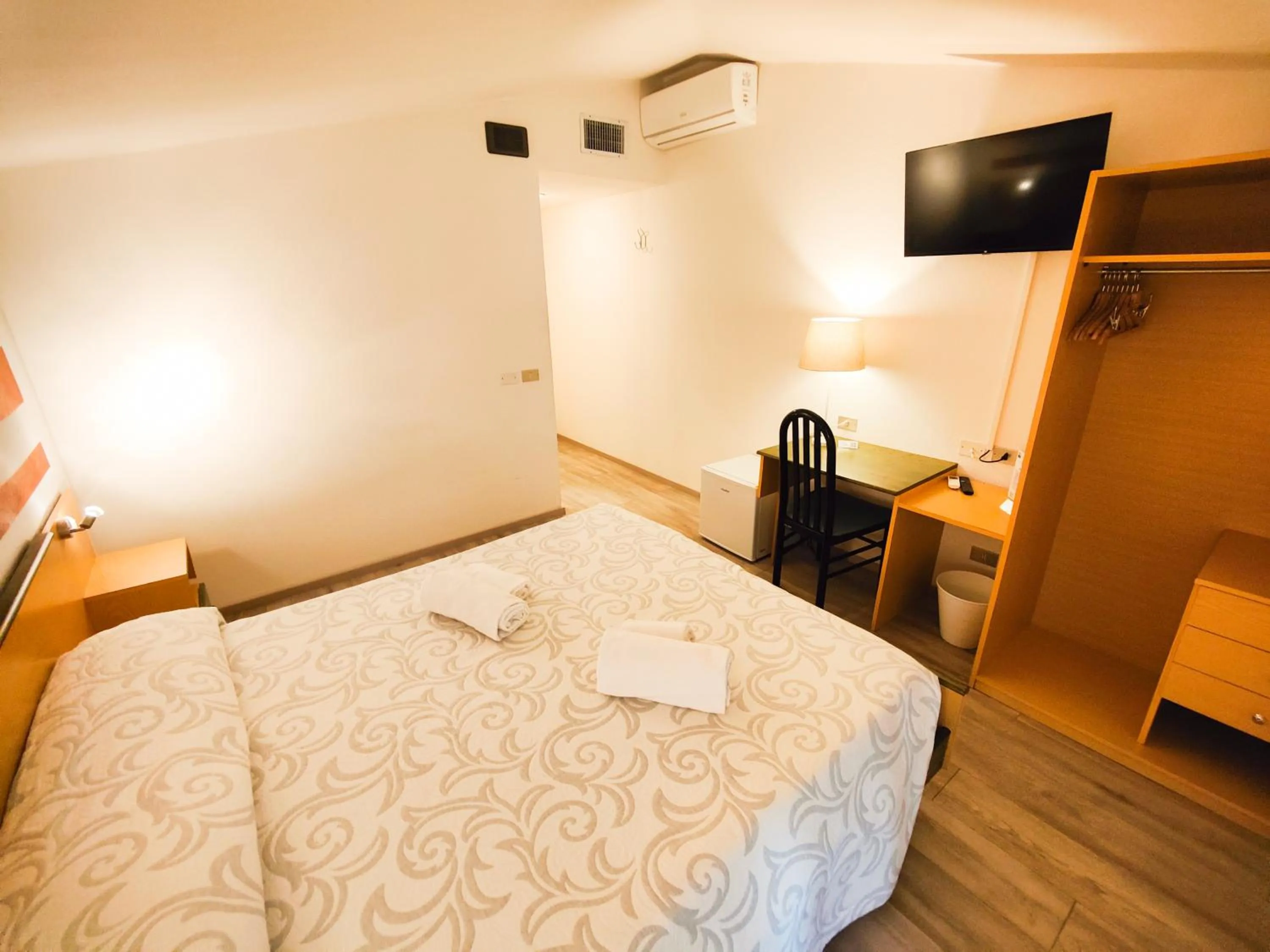 Bedroom, Bed in Albergo B&B Tenesi