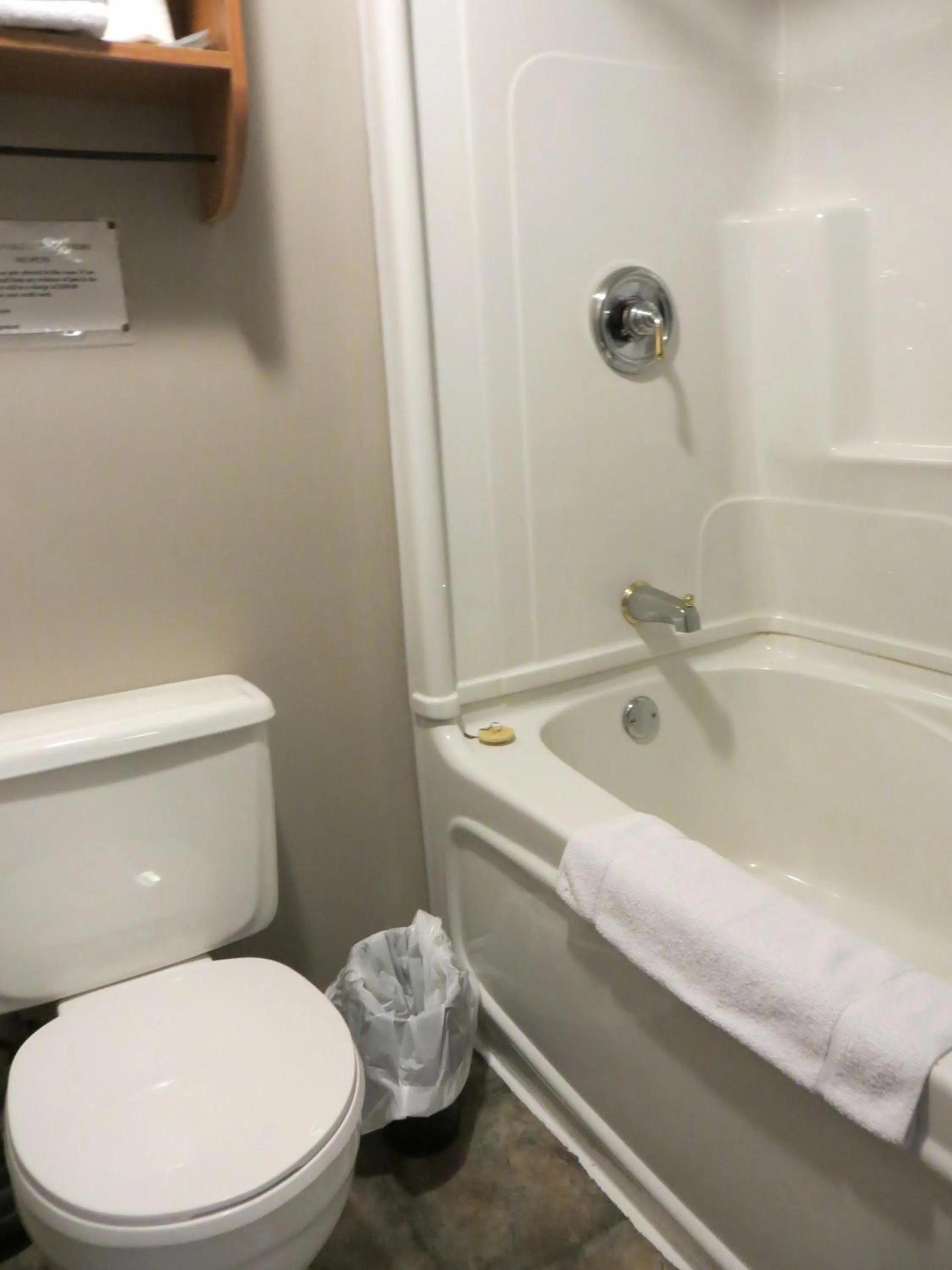 Shower in Sauble River Marina and Lodge Resort