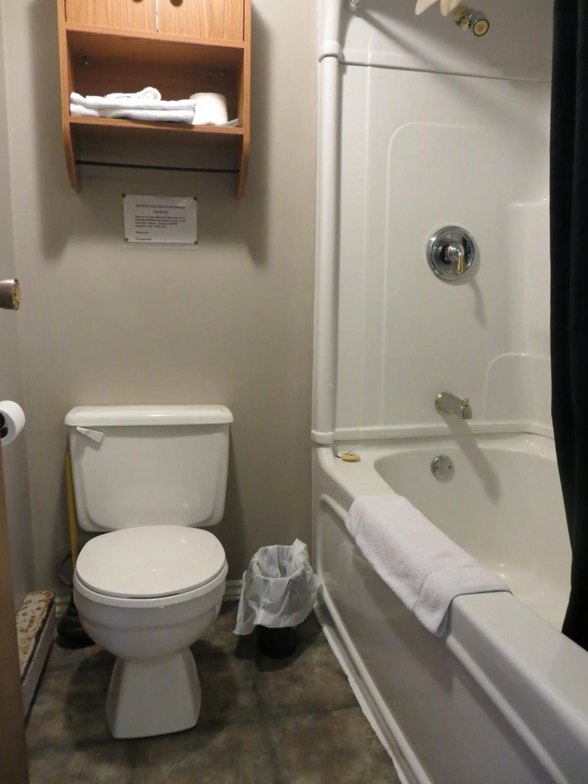 Shower in Sauble River Marina and Lodge Resort