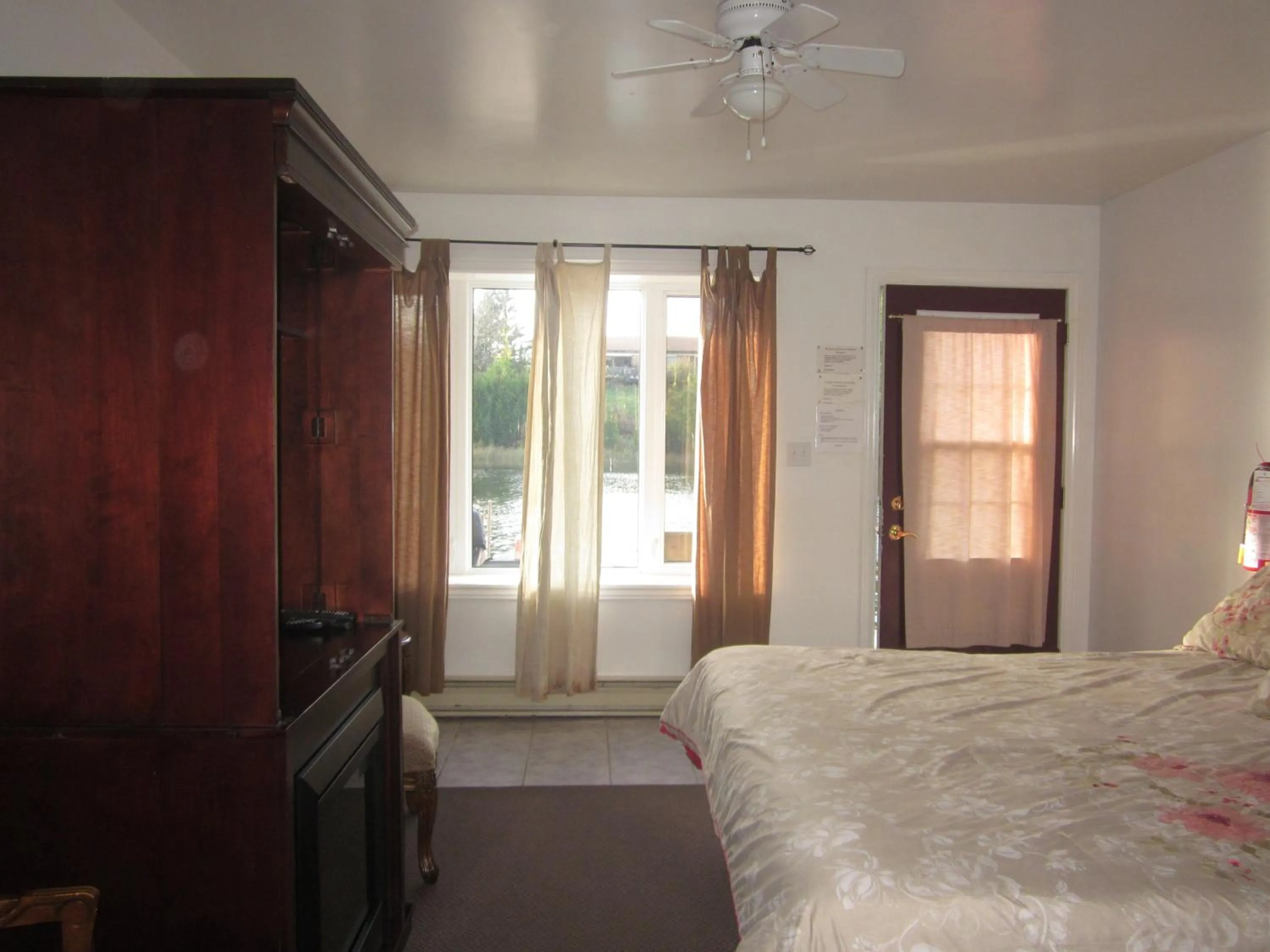 Bed in Sauble River Marina and Lodge Resort