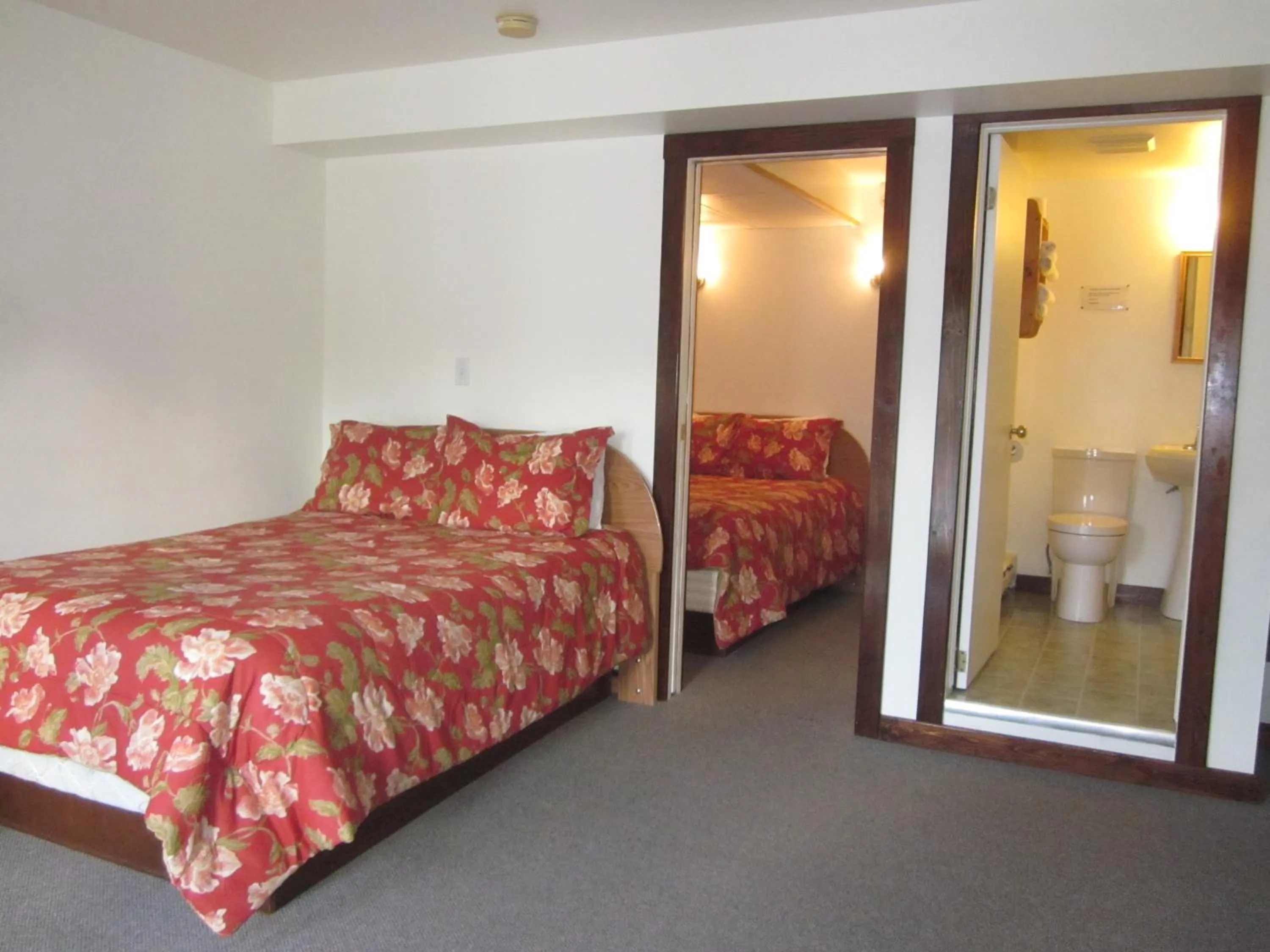 Bed in Sauble River Marina and Lodge Resort