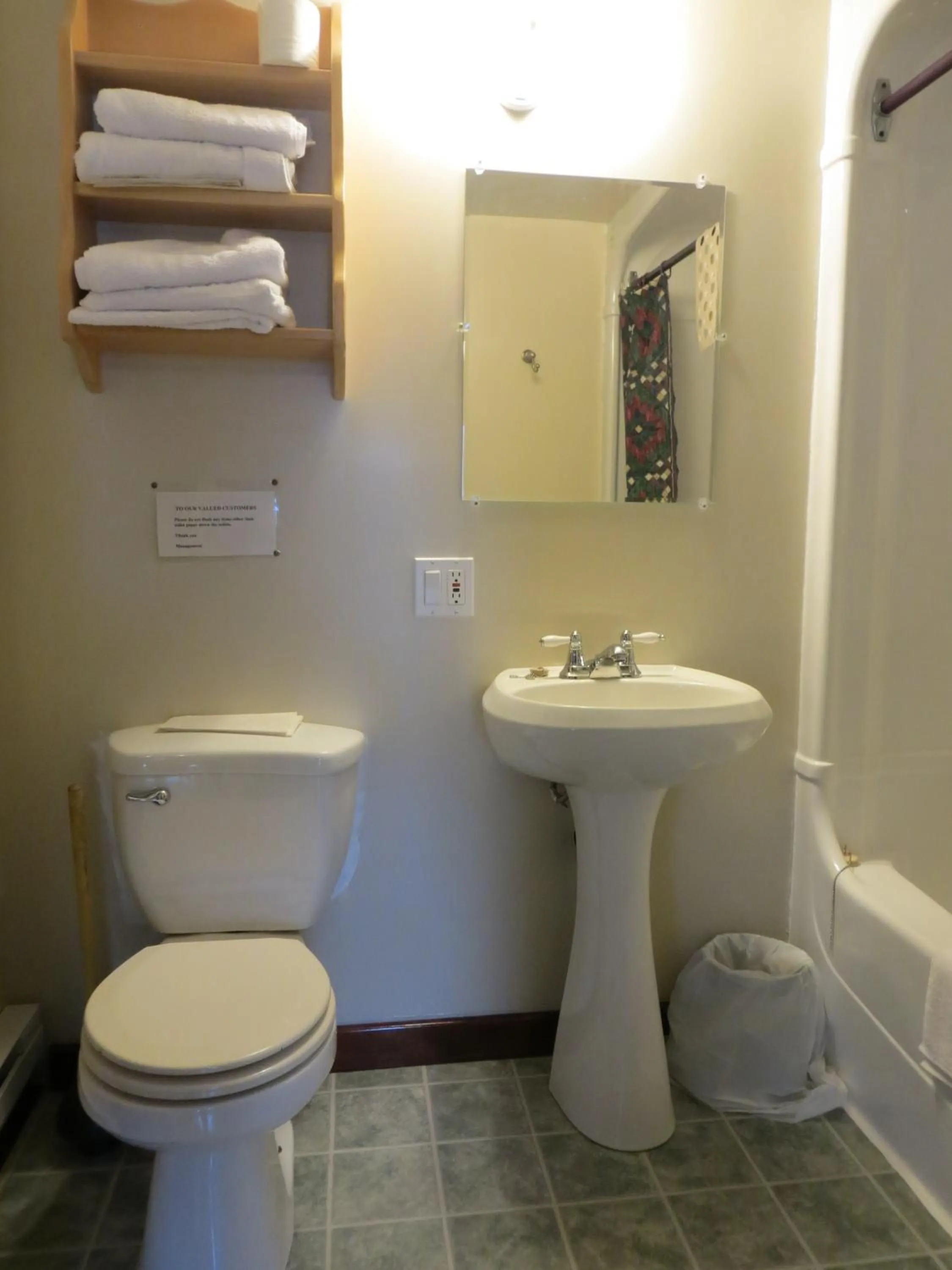 Shower in Sauble River Marina and Lodge Resort