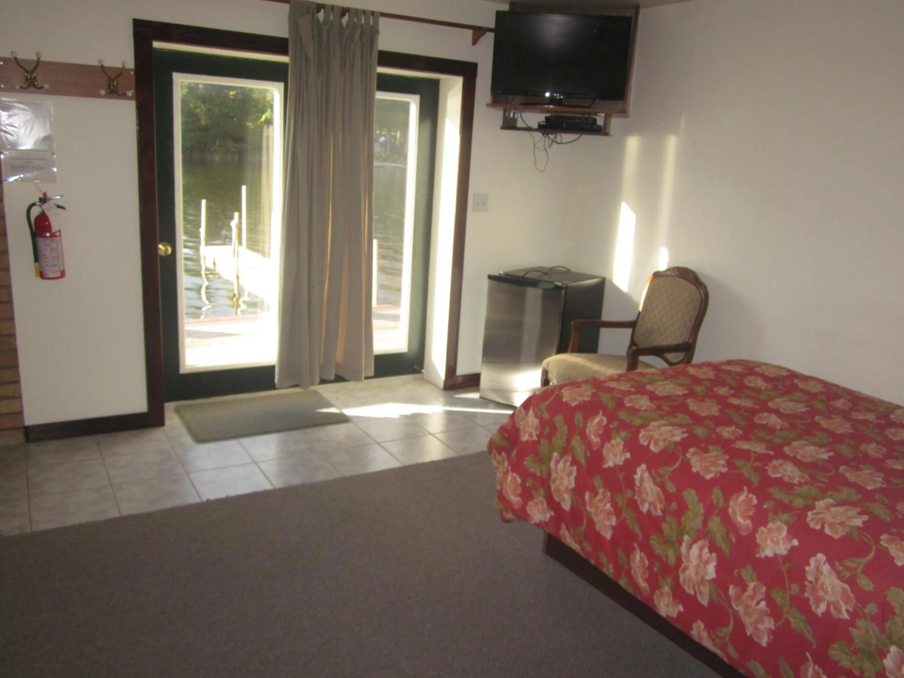 River view, Bed in Sauble River Marina and Lodge Resort