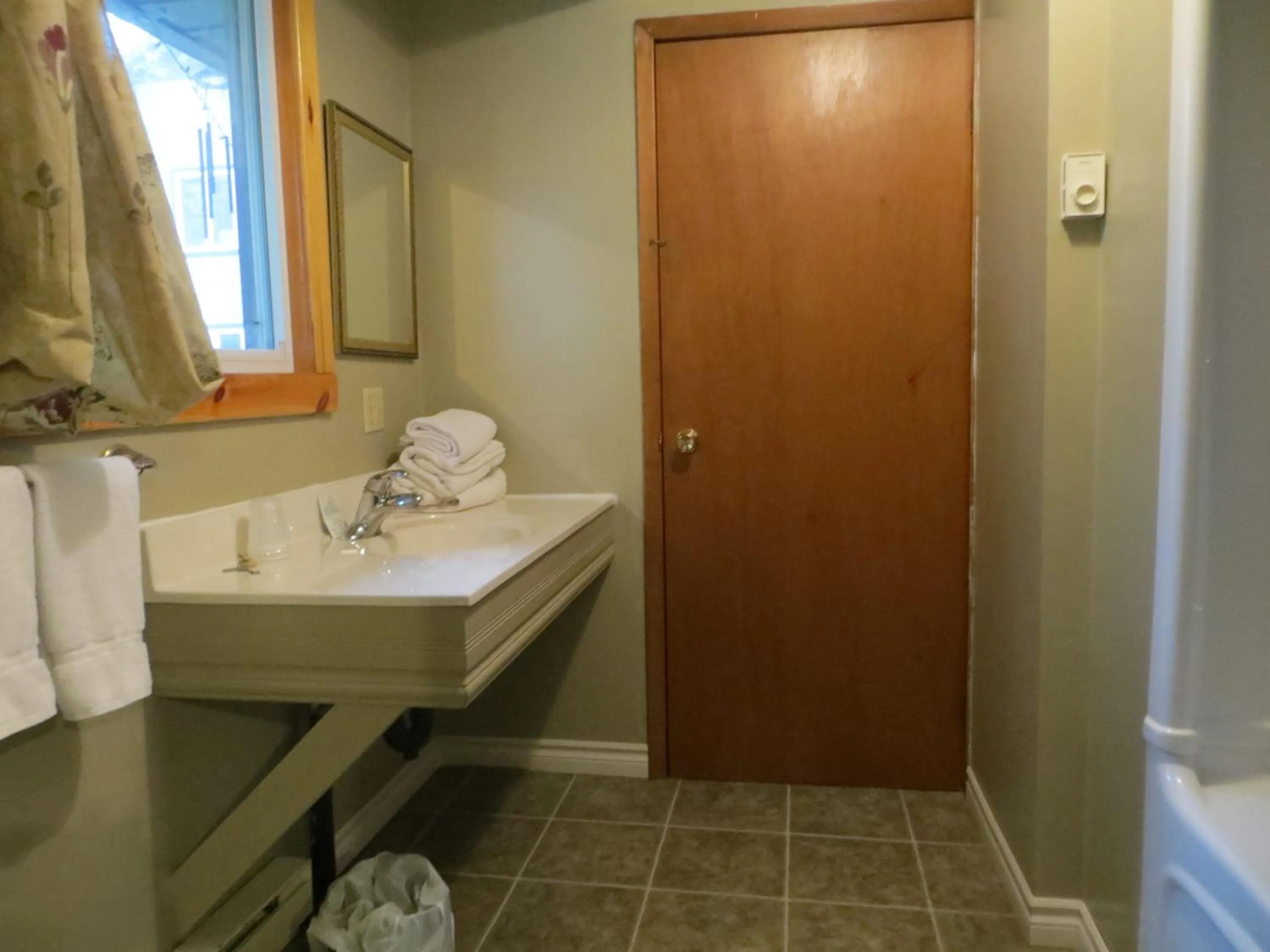 Shower in Sauble River Marina and Lodge Resort