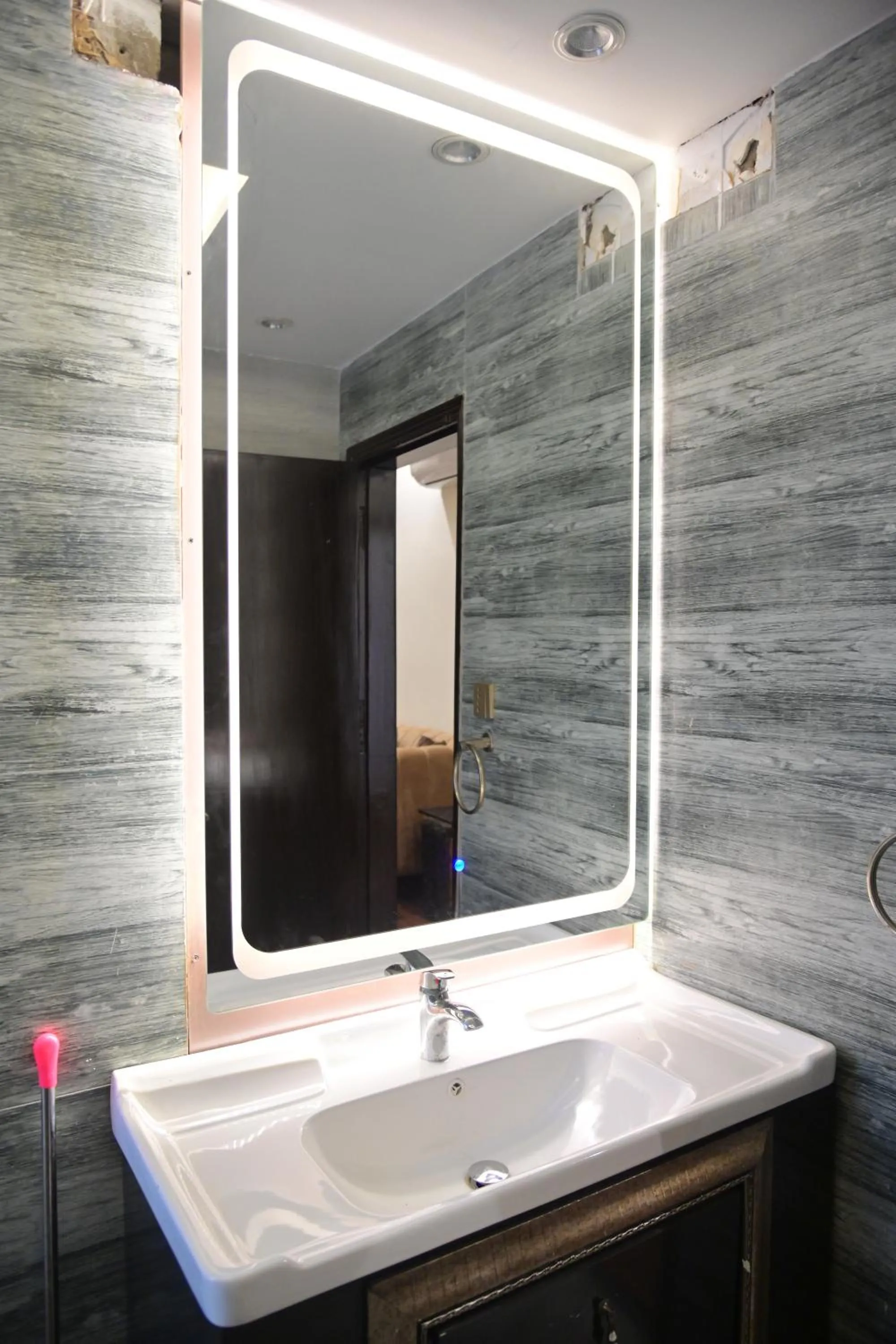 Shower in Hotel Taj Palace