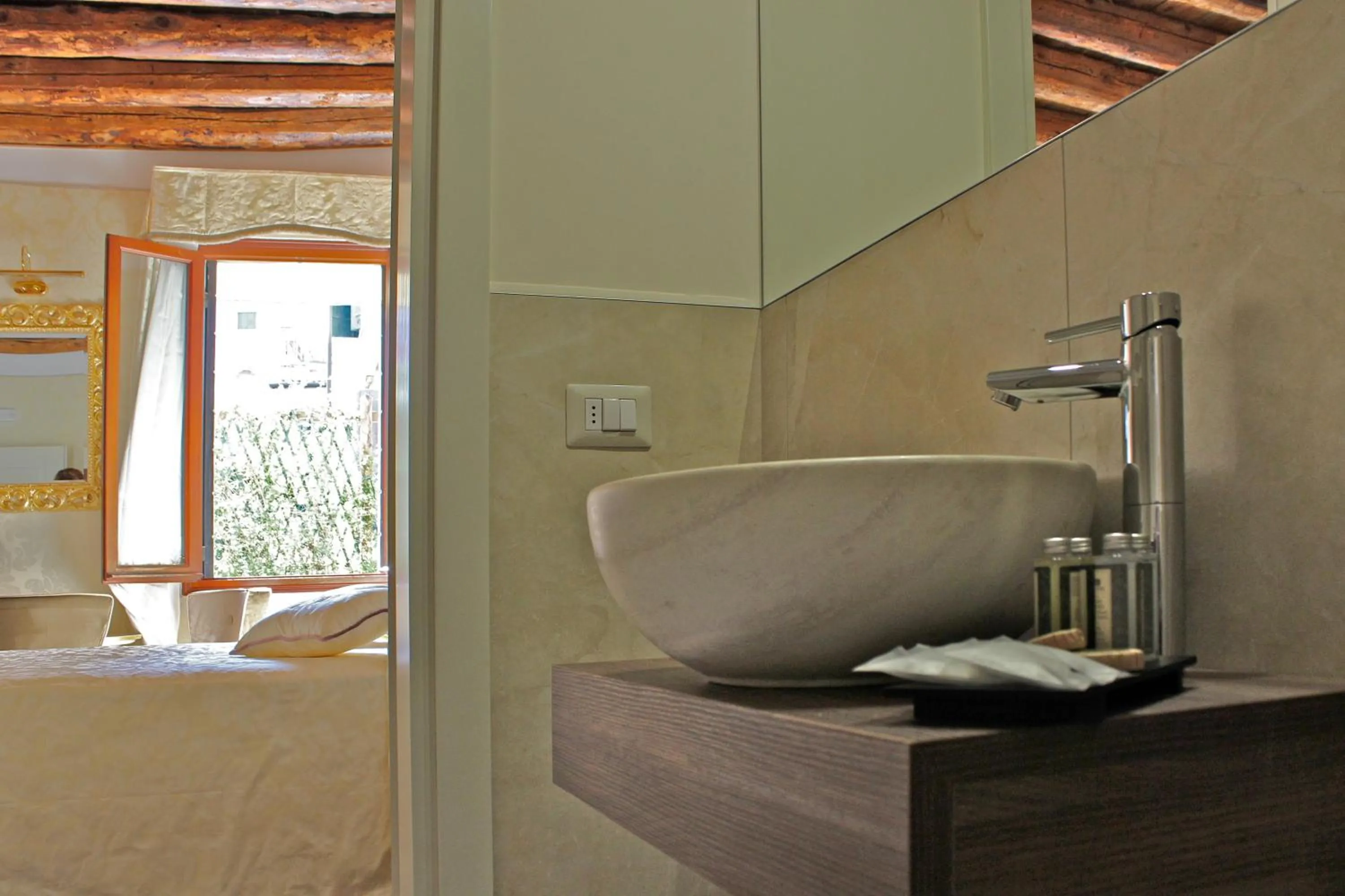 Bathroom, Bed in B&B Patatina