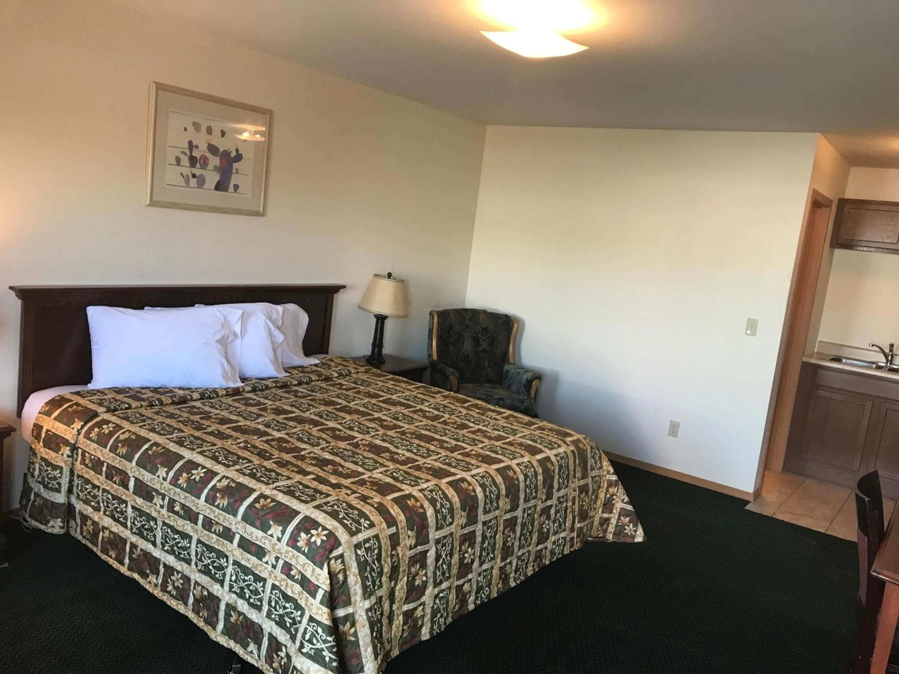 Bed in Western Holiday Motel