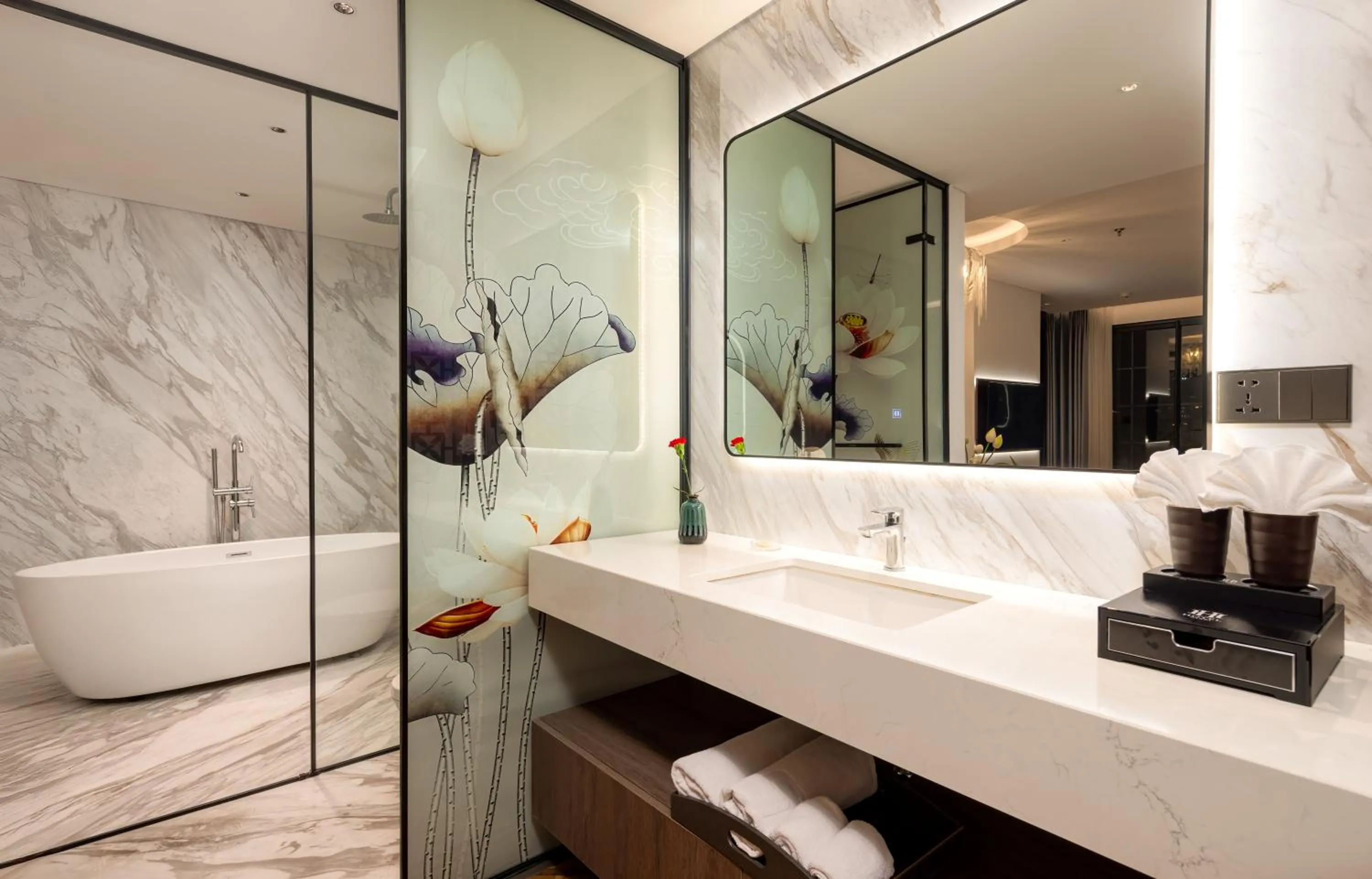 Shower in H Hôtel L'Art Hanoi