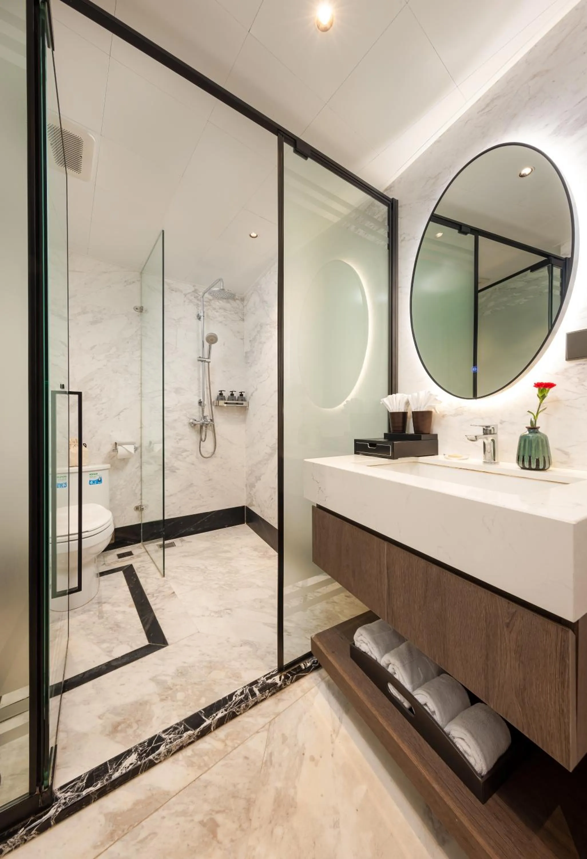 Shower in H Hôtel L'Art Hanoi