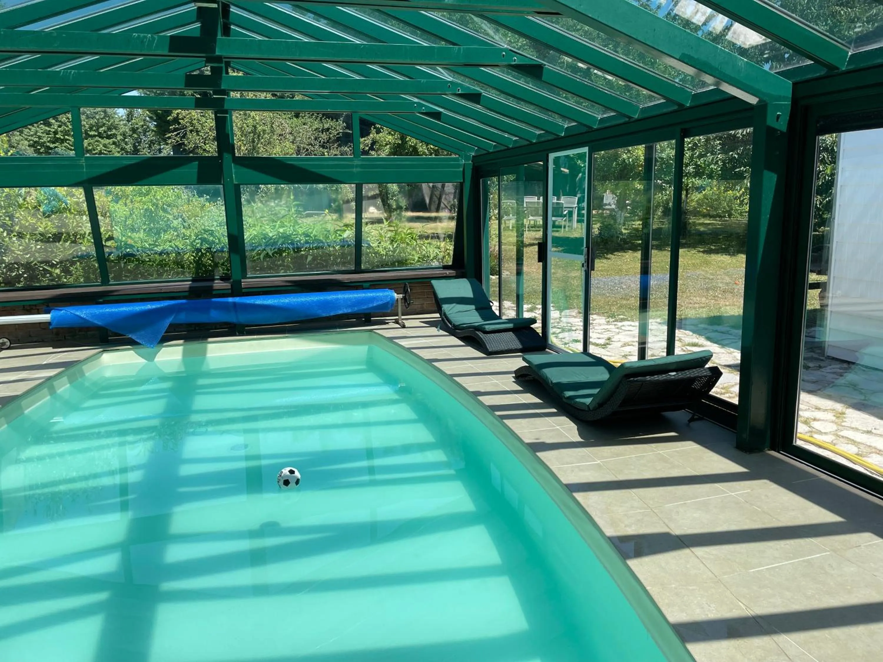 Swimming pool in Annette's Home