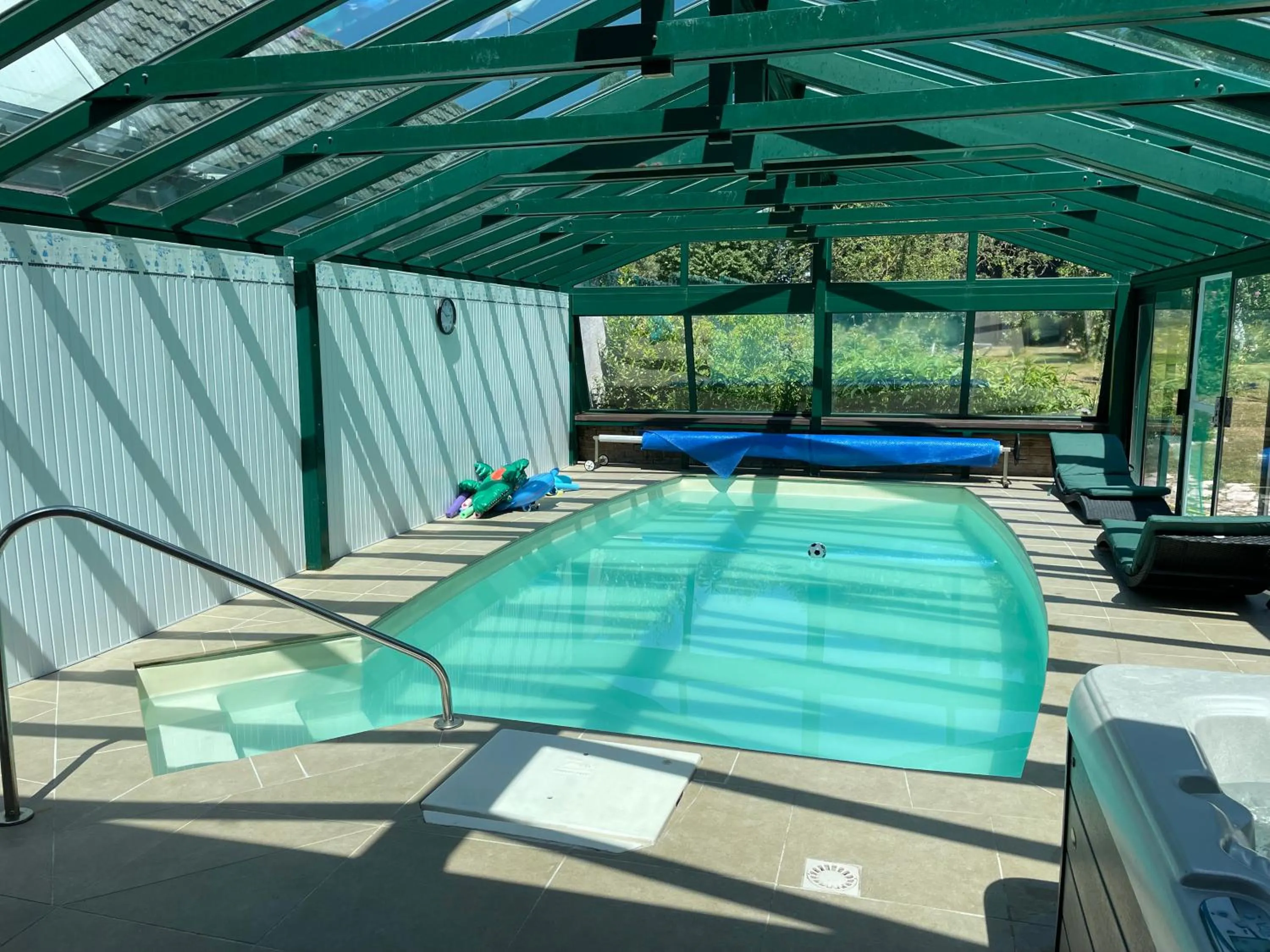 Swimming pool in Annette's Home
