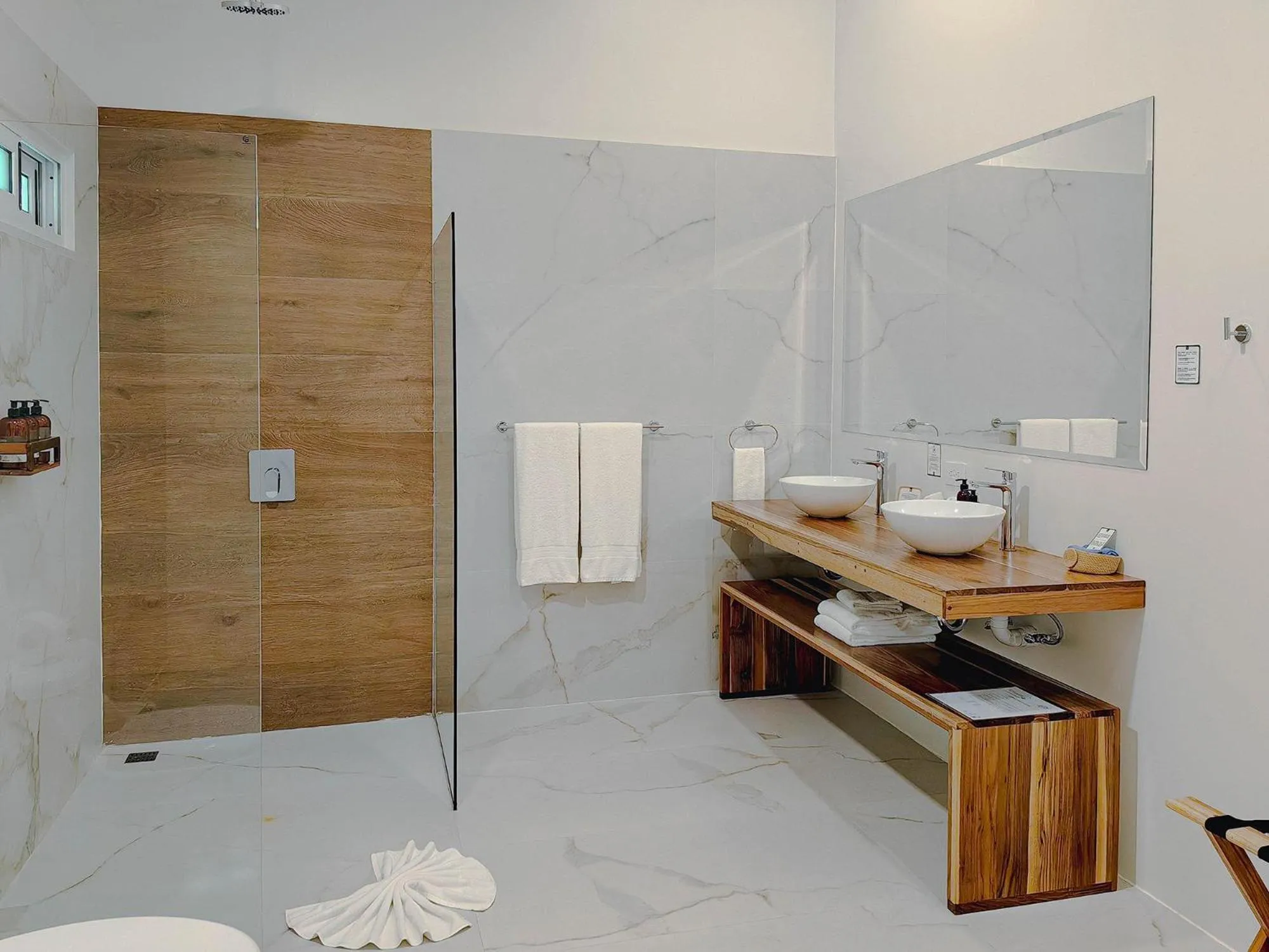 Shower in Cloud Forest Lodge