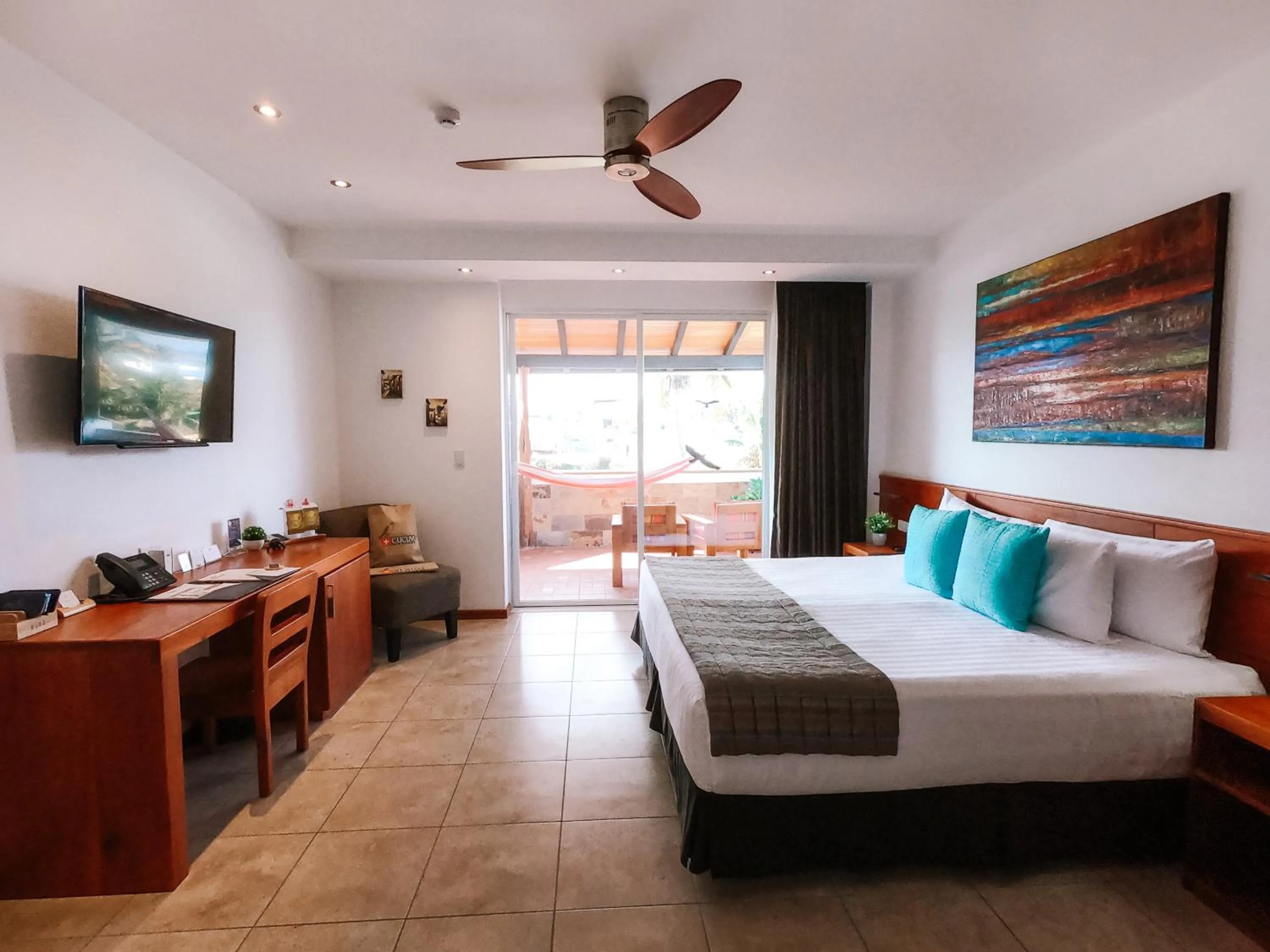 Photo of the whole room, Bed in Hotel Cucuve