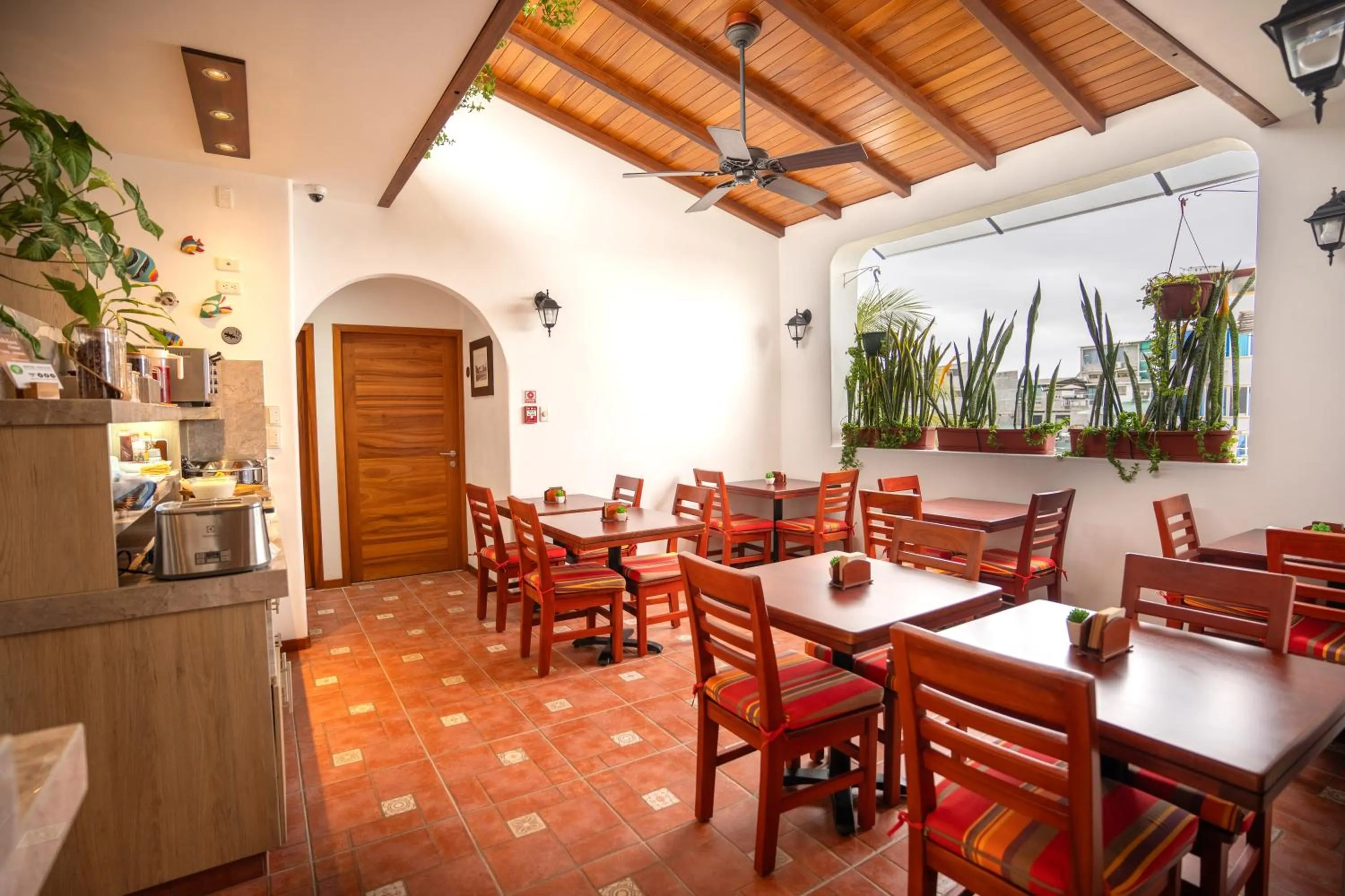 Restaurant/places to eat in Hotel Cucuve