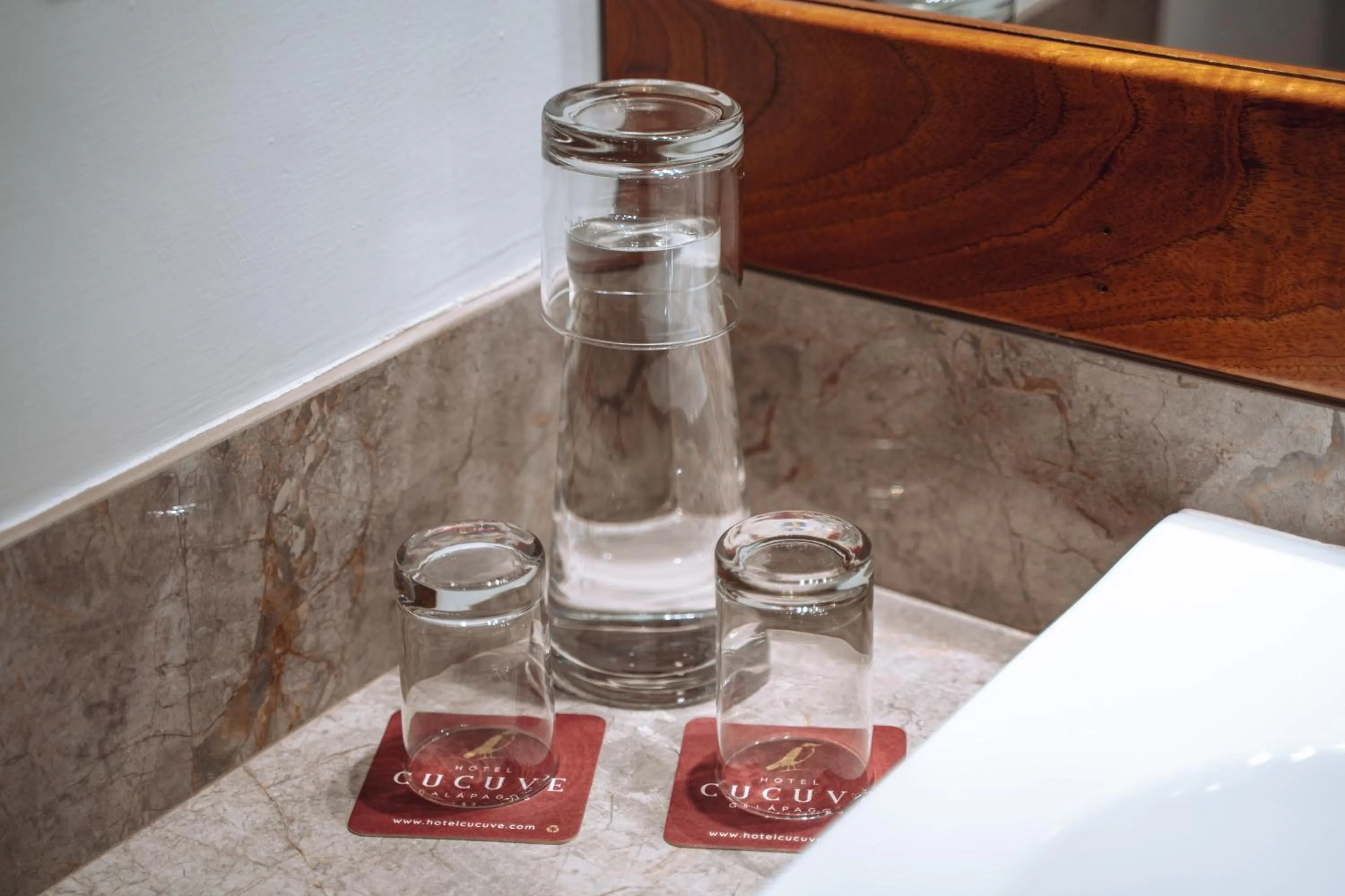 Bathroom, Bed in Hotel Cucuve