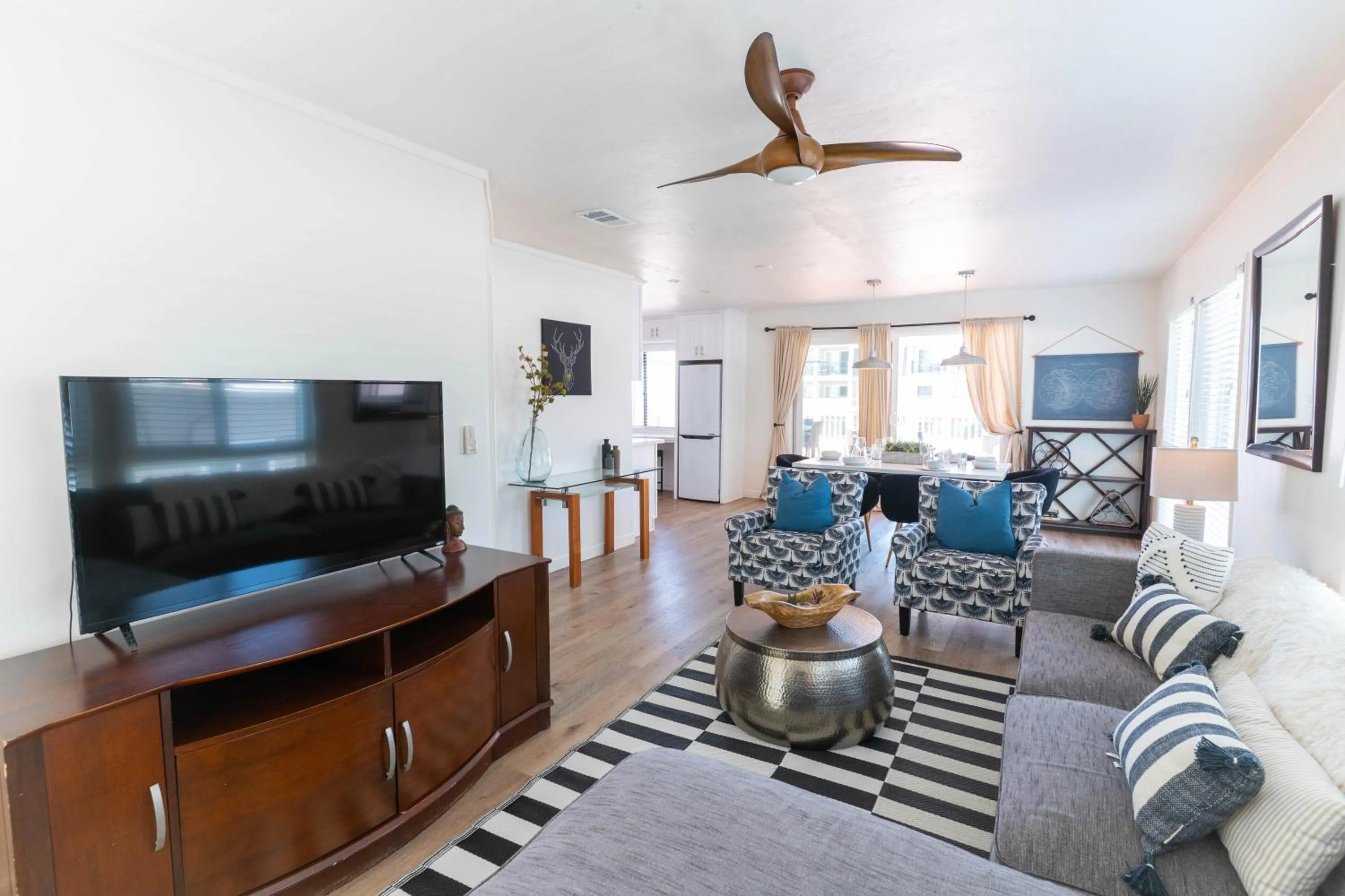 Evening entertainment in Beachwalk Villas