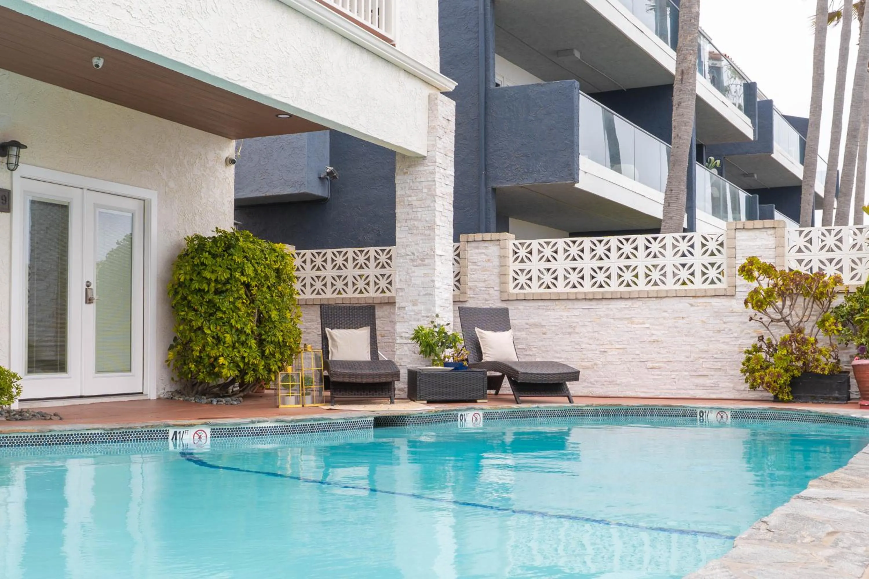 Swimming pool in Beachwalk Villas