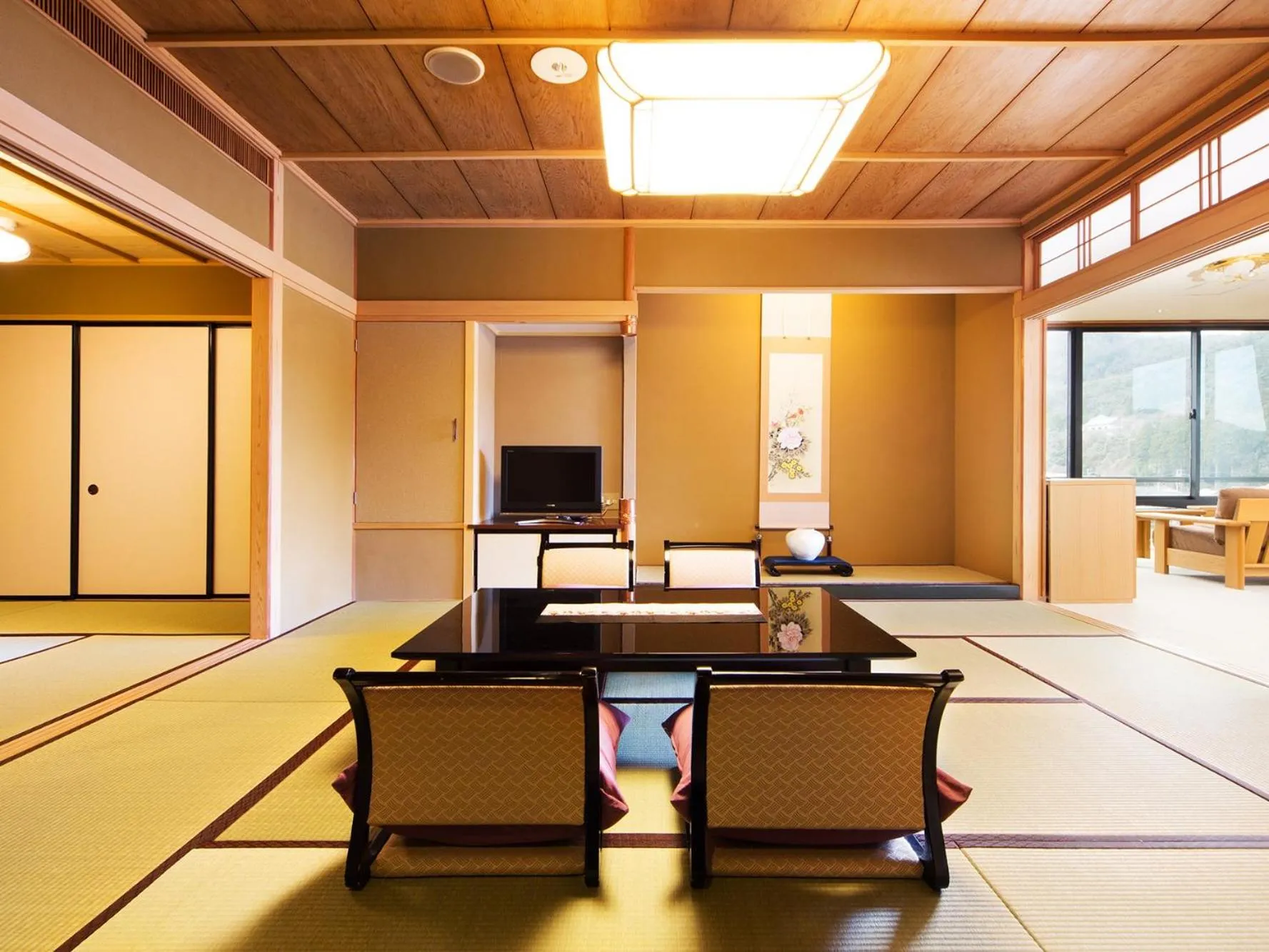 Living room in Yamanaka Onsen Kissho Yamanaka