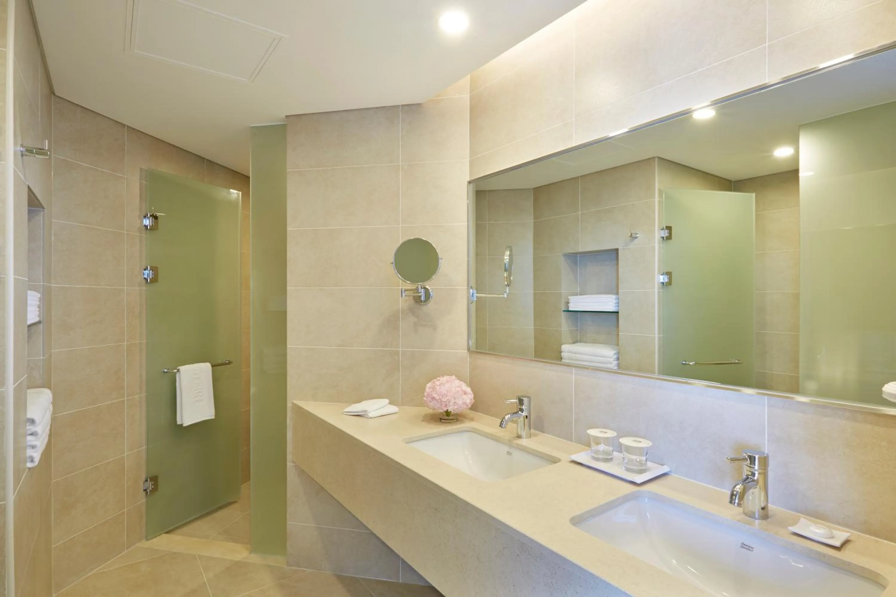 Bathroom in Lahan Hotel Pohang