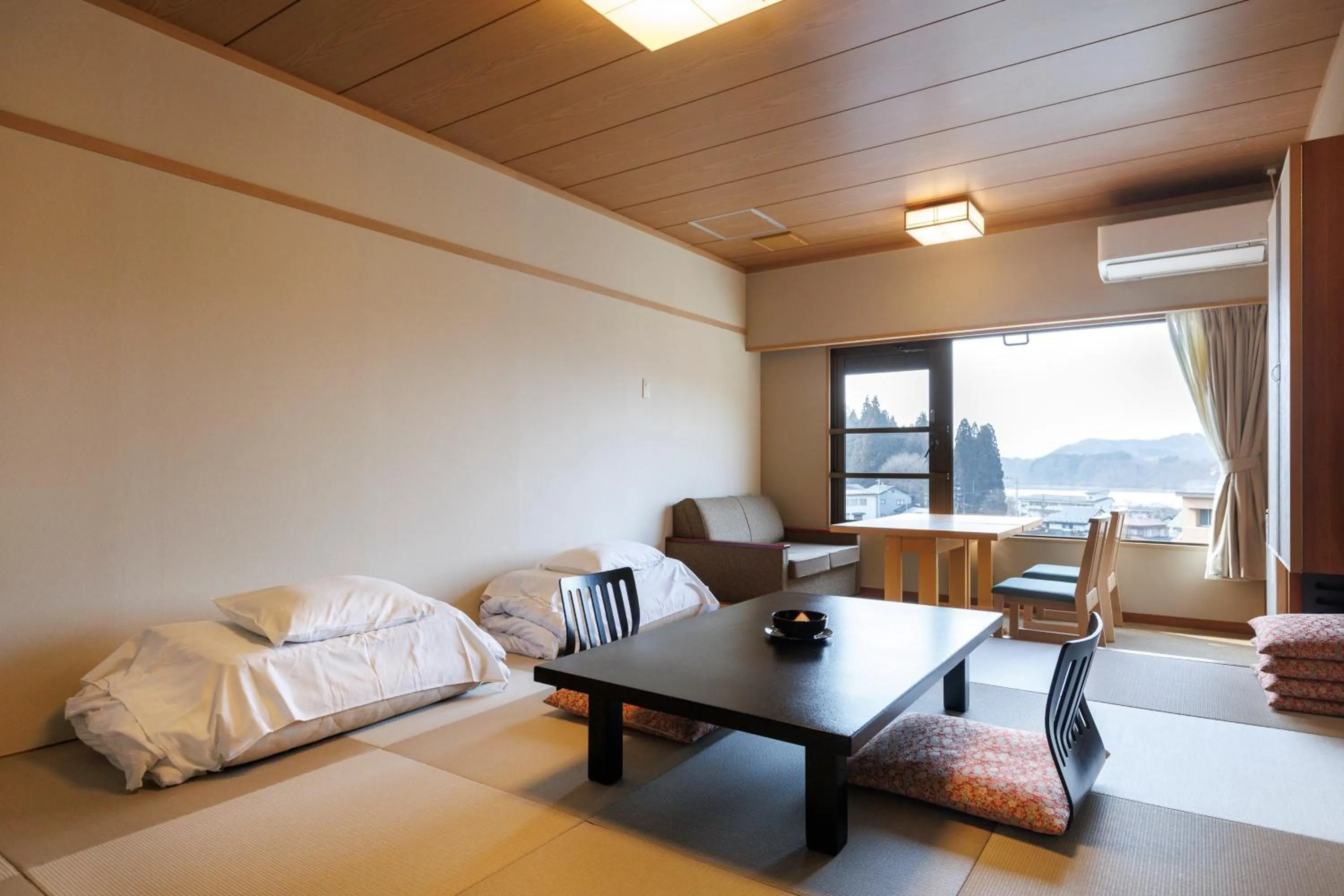 Photo of the whole room, Bed in Aishinkan