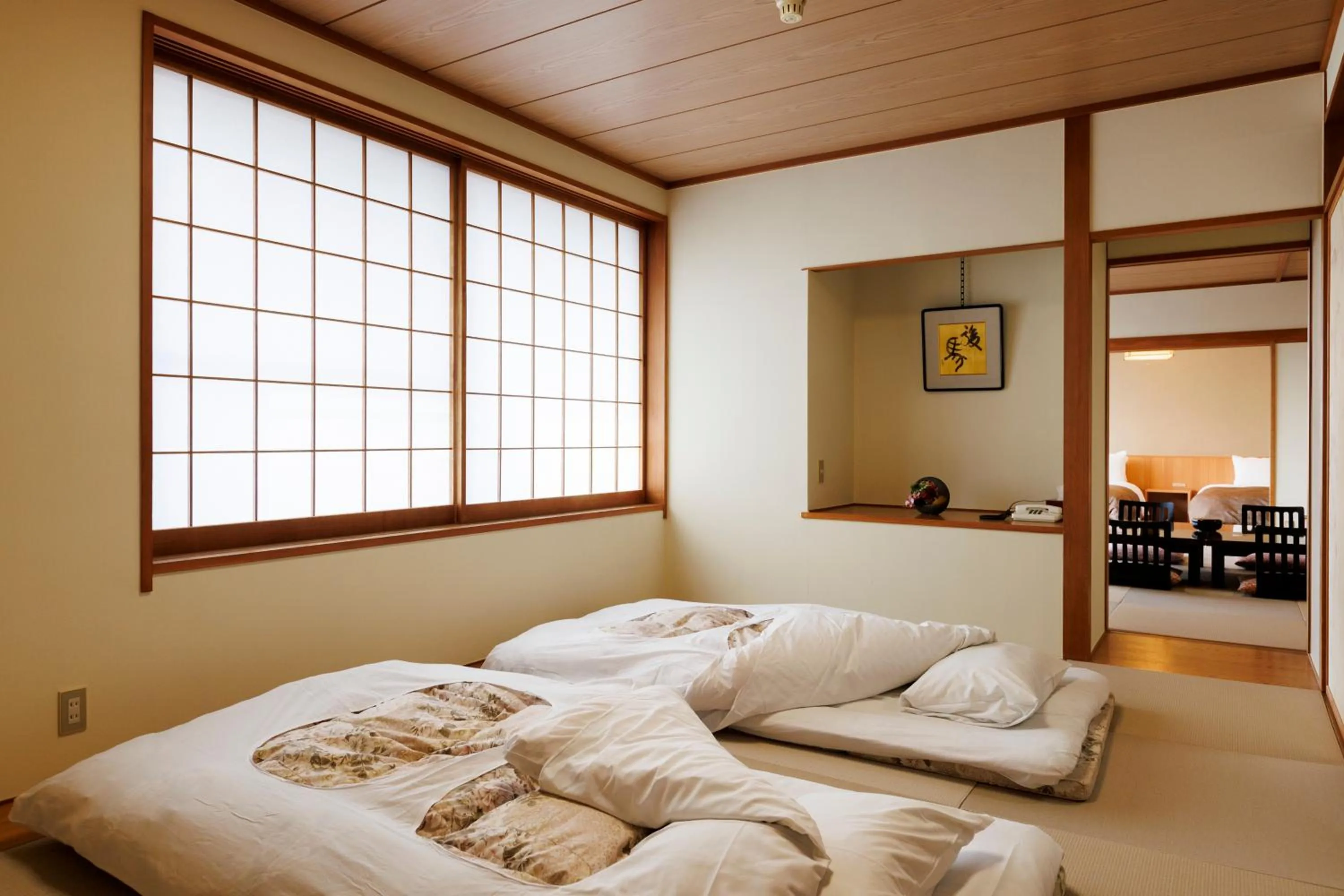 Photo of the whole room, Bed in Aishinkan