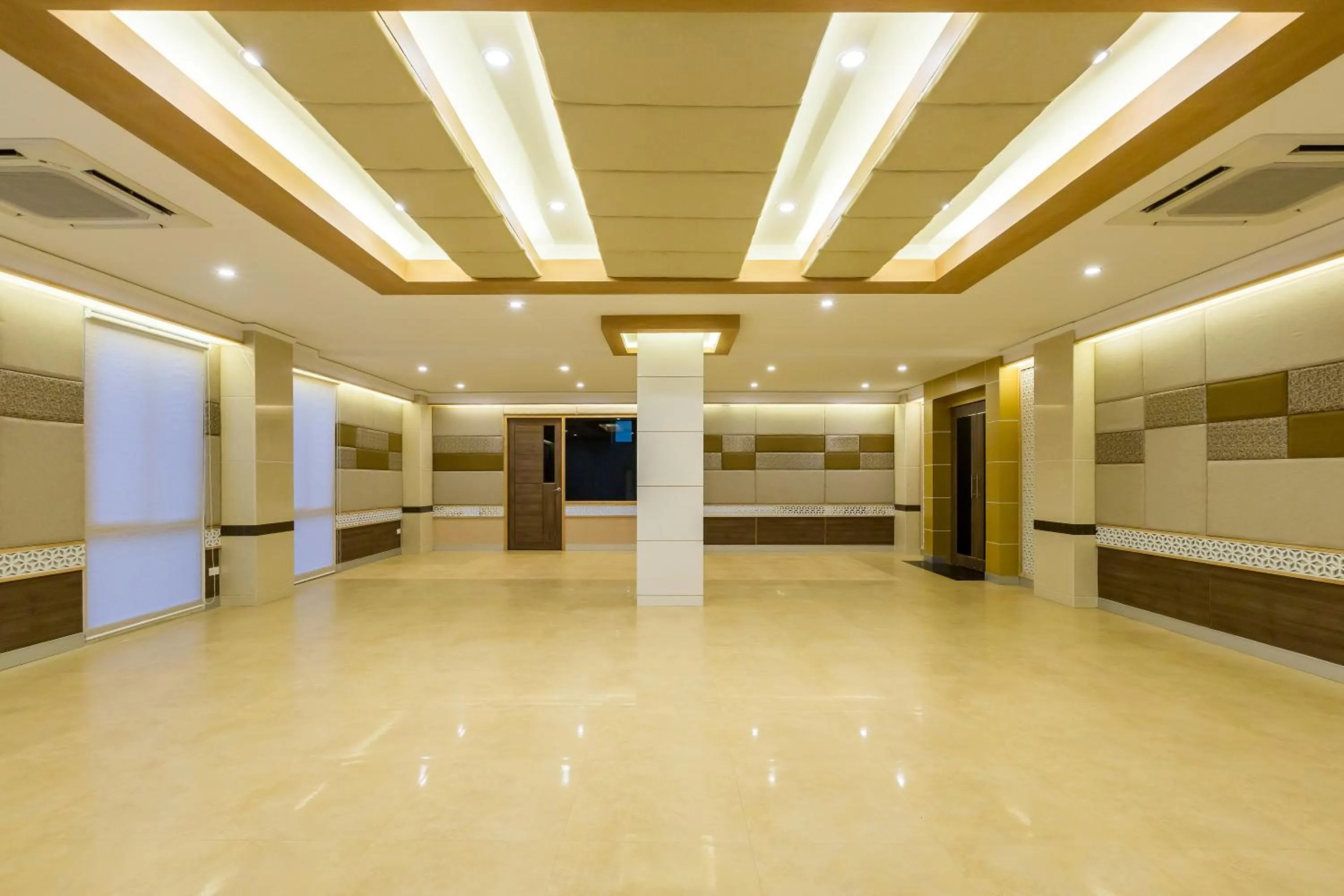 Area and facilities in V Hotel Ubon Ratchathani