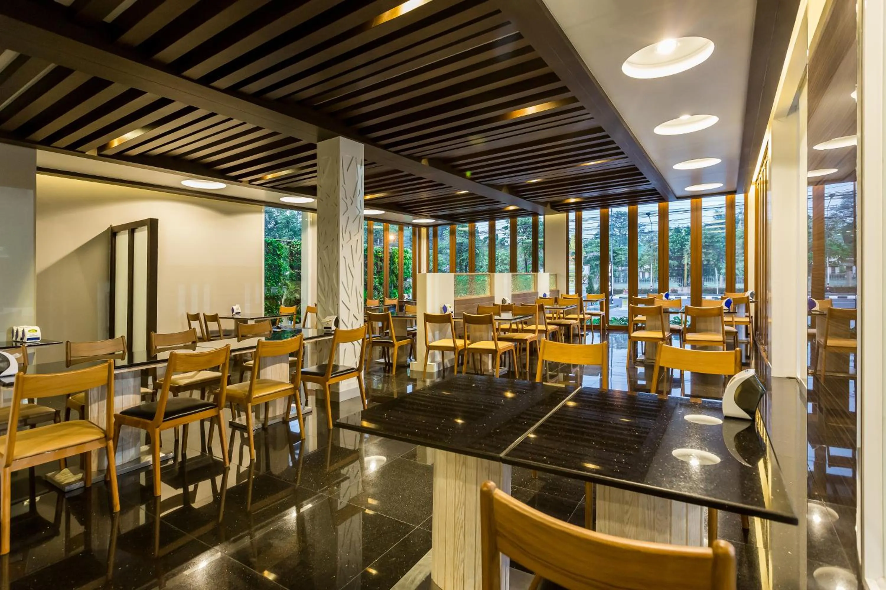 Restaurant/places to eat in V Hotel Ubon Ratchathani