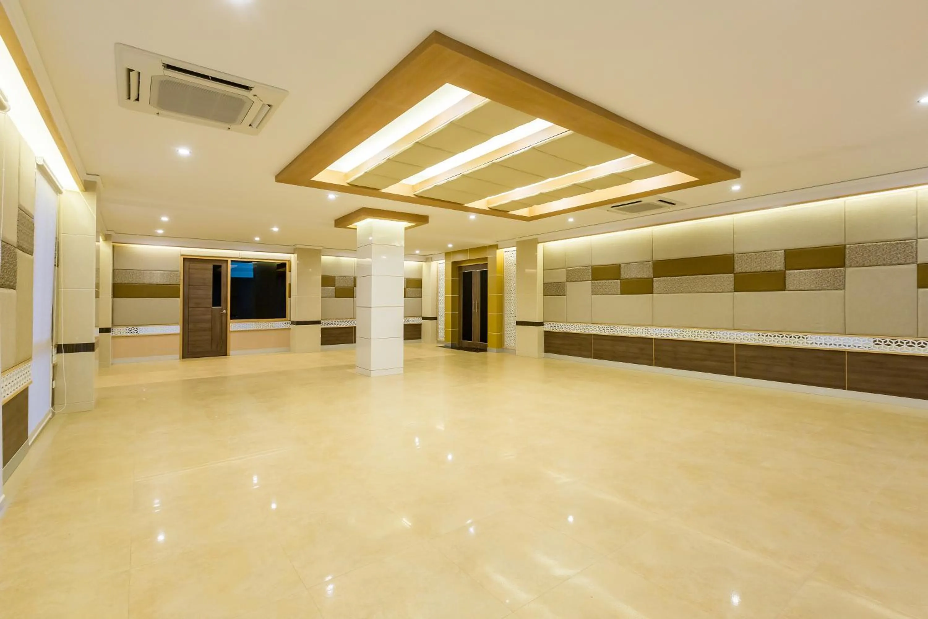 Area and facilities in V Hotel Ubon Ratchathani