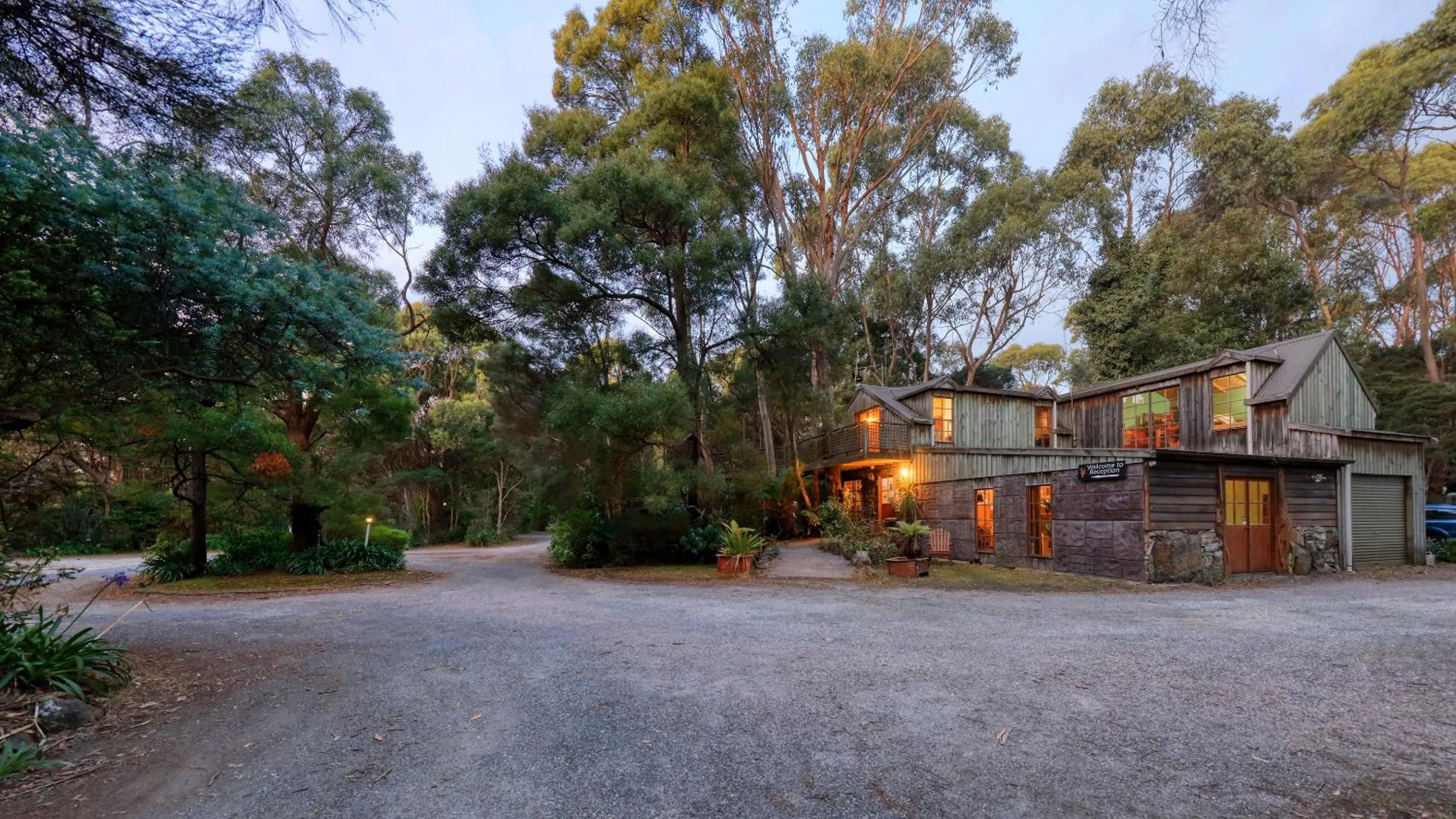 Lobby or reception in Crayfish Creek Van & Cabin Park