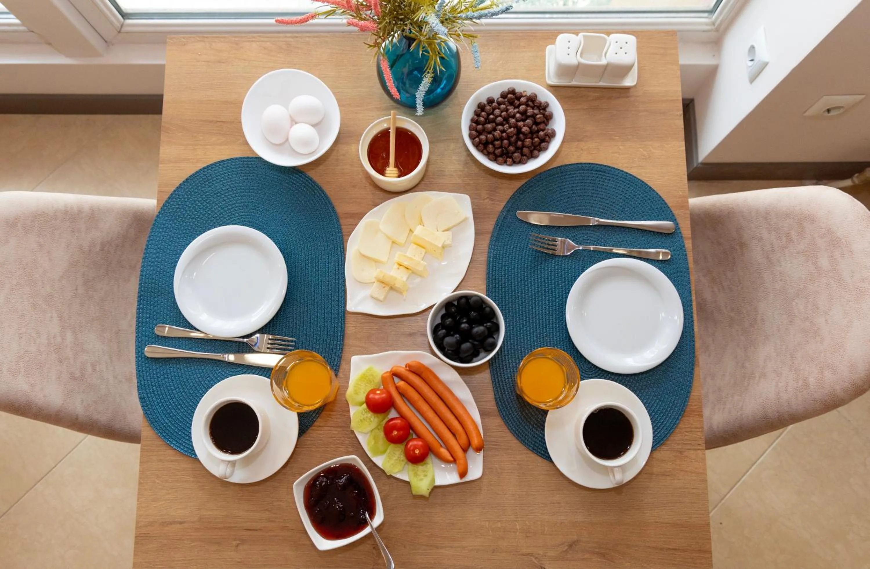 Food and drinks in Aniko Hotel