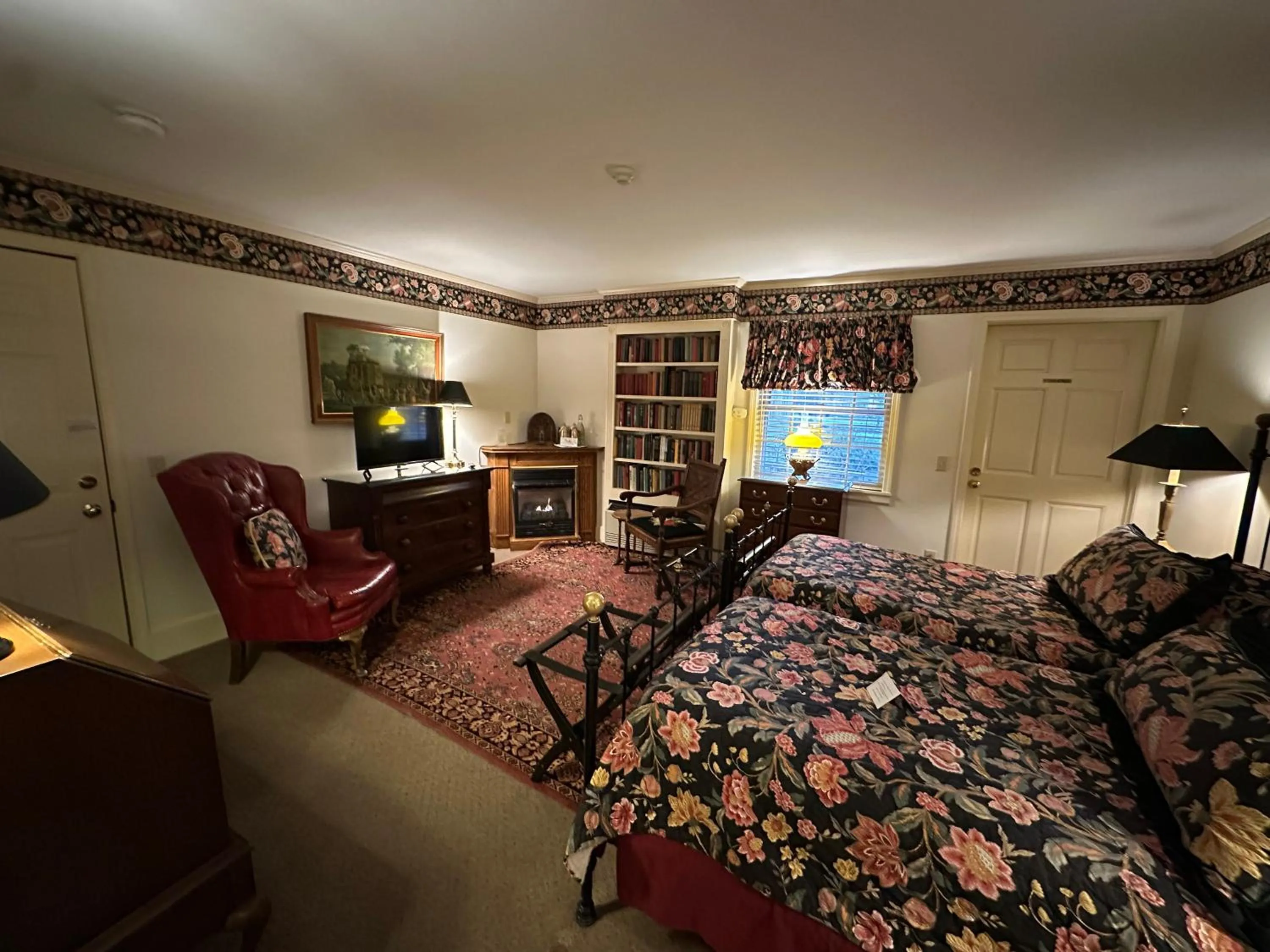 Photo of the whole room, Bed in Asa Ransom House