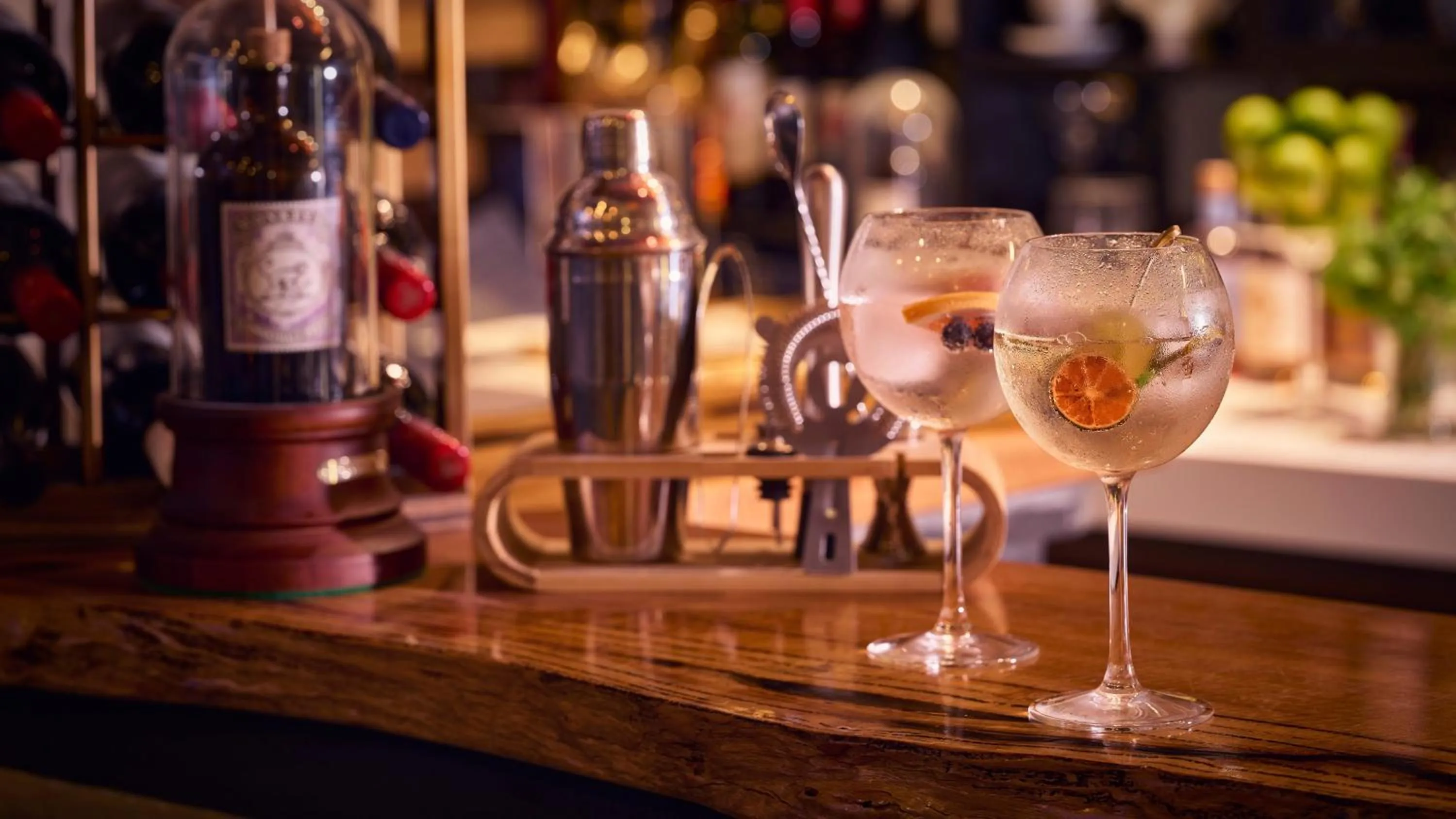 Lounge or bar in InterContinental Dubai Marina by IHG