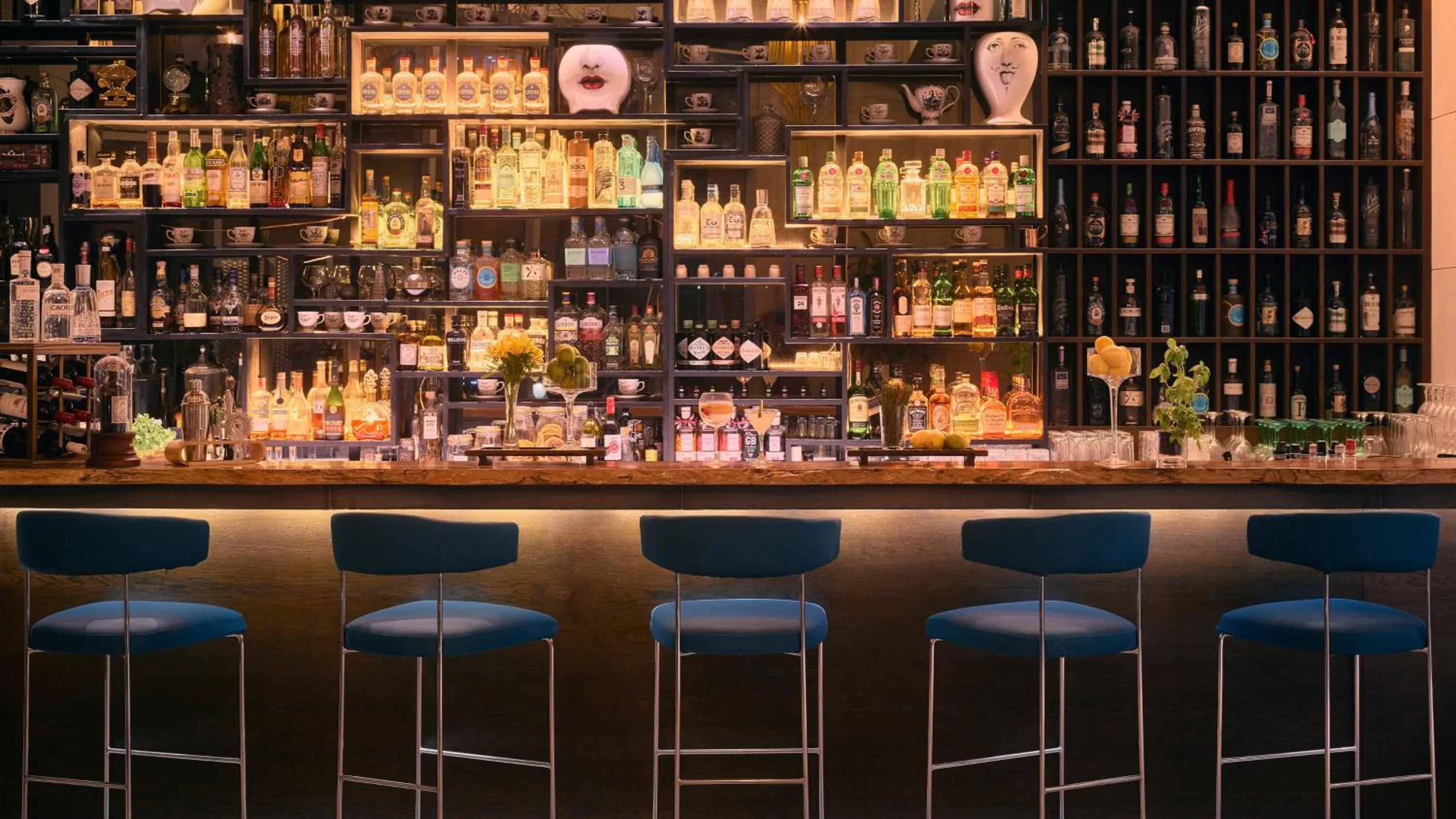 Lounge or bar in InterContinental Dubai Marina by IHG