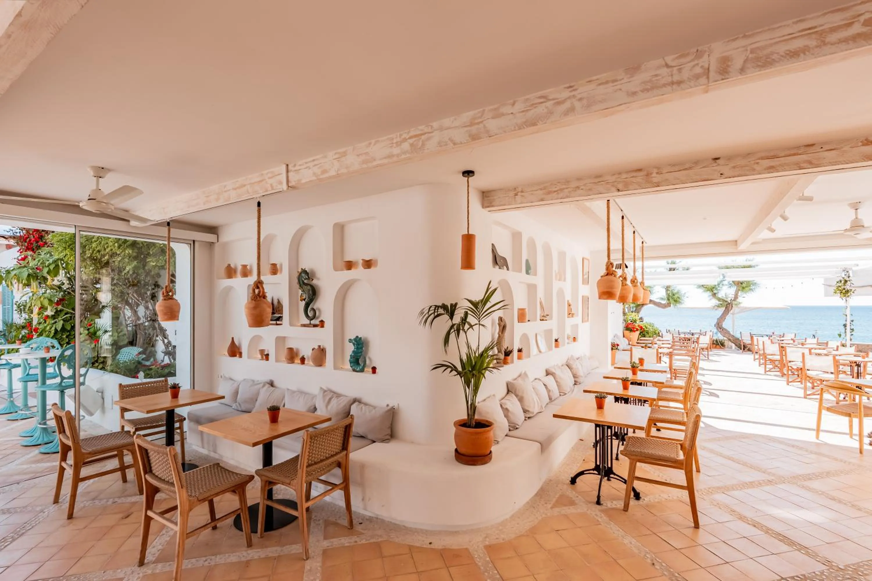 Restaurant/places to eat in The Sea Club