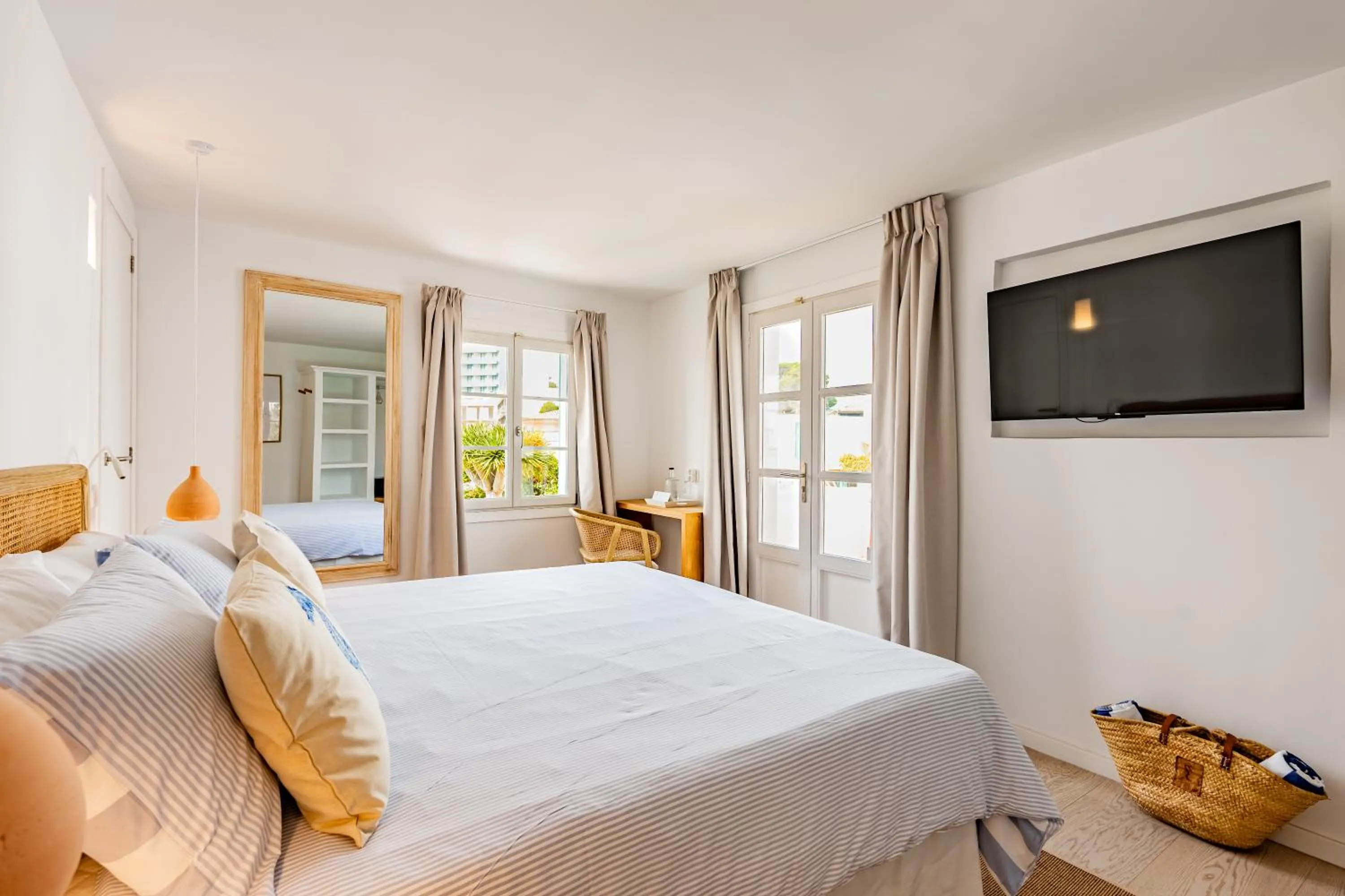 Bathroom, Bed in The Sea Club