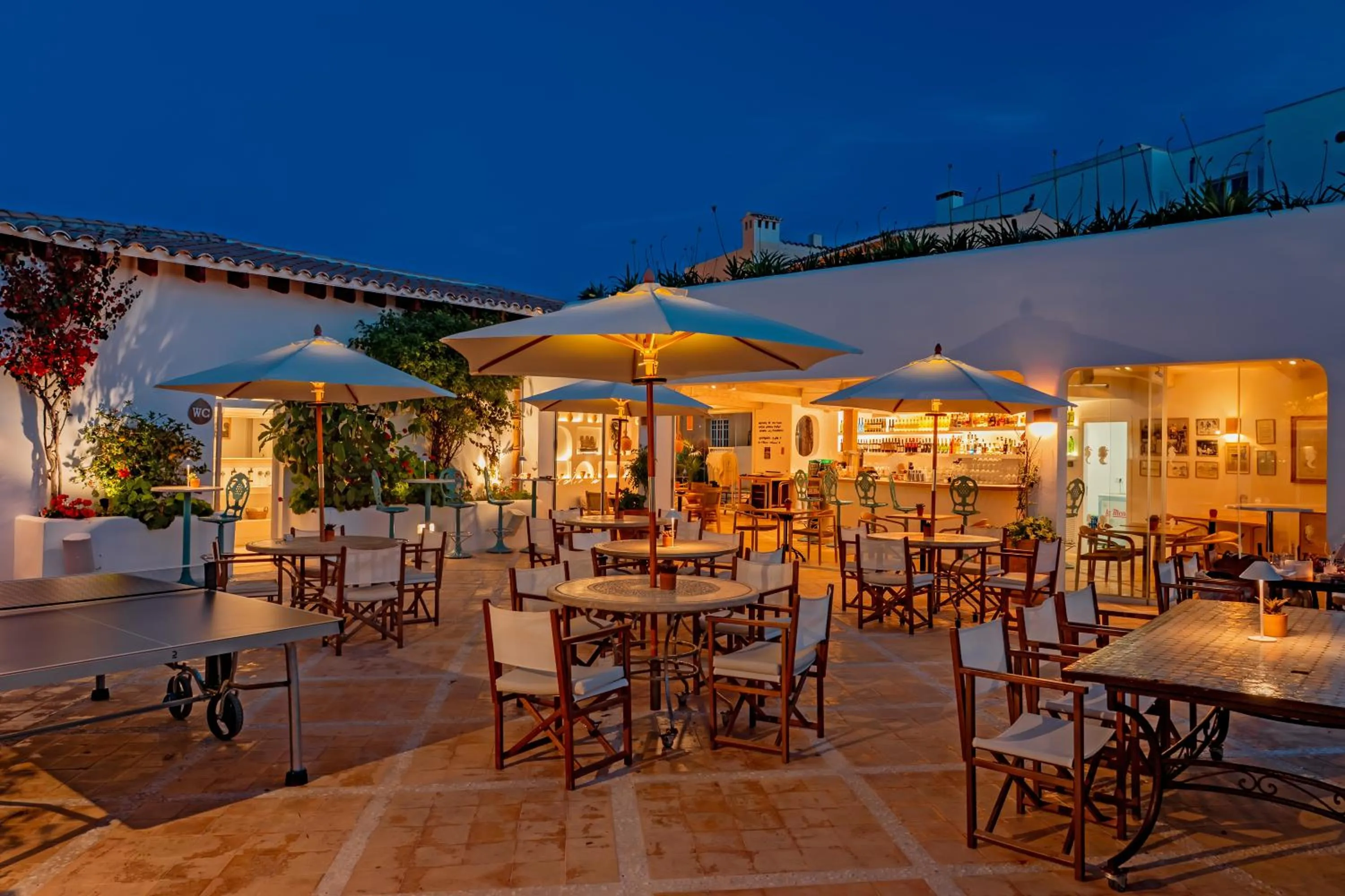 Night in The Sea Club