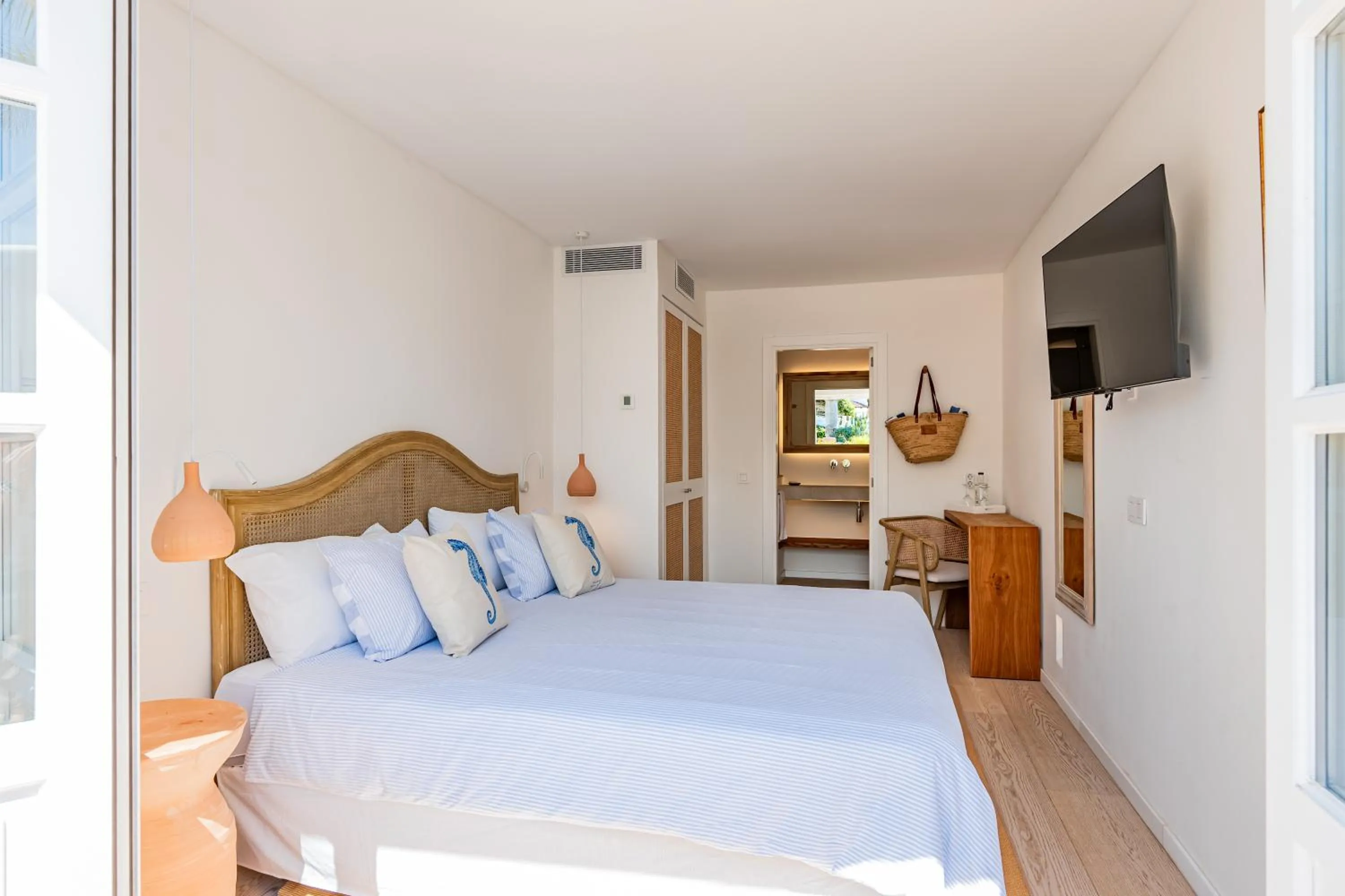 Photo of the whole room, Bed in The Sea Club