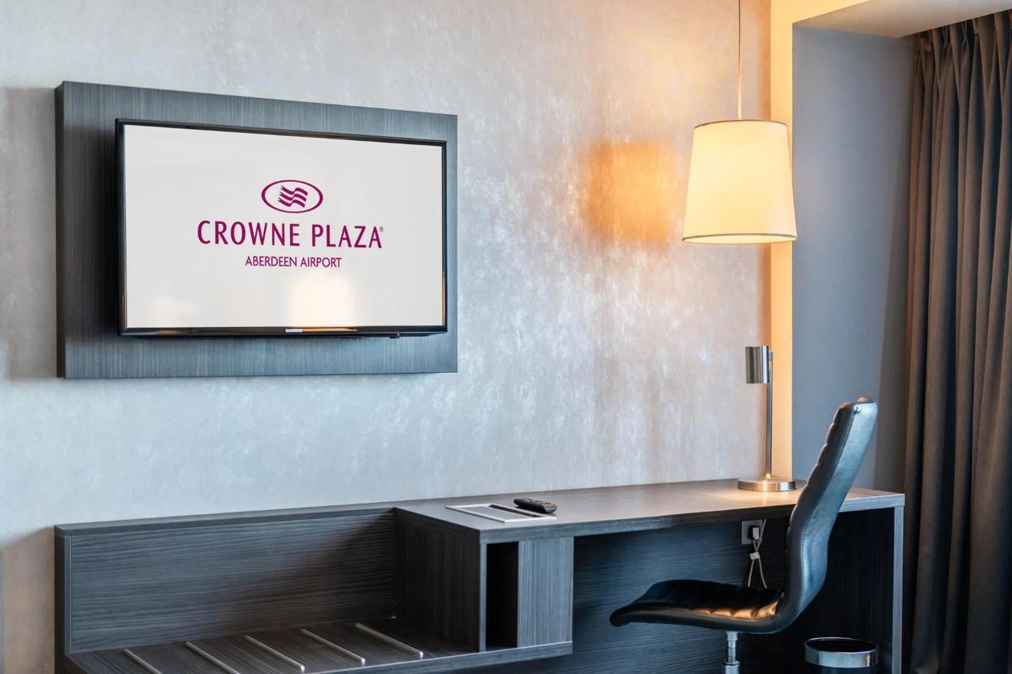 Photo of the whole room in Crowne Plaza Aberdeen Airport by IHG