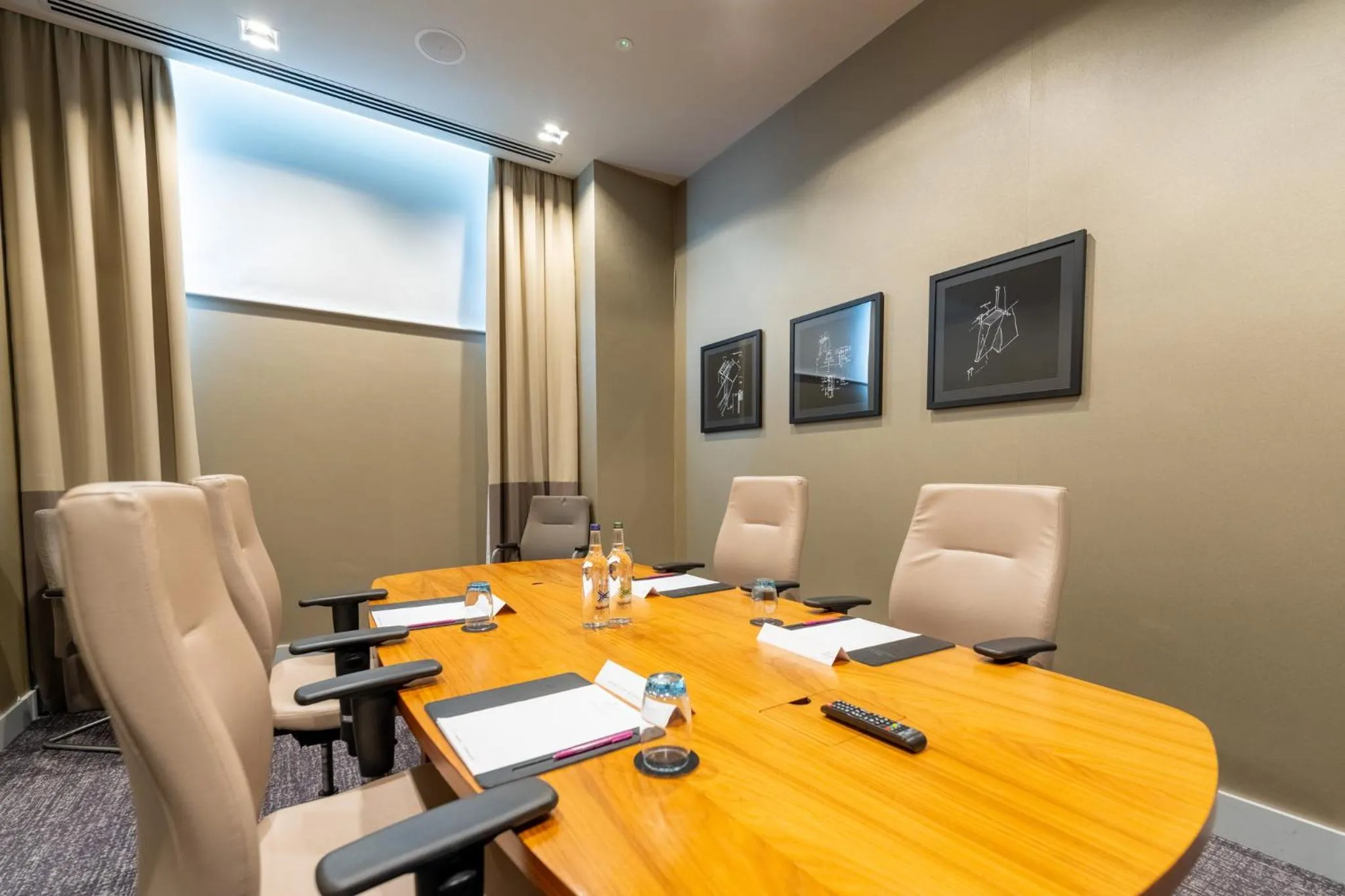 Meeting/conference room in Crowne Plaza Aberdeen Airport by IHG