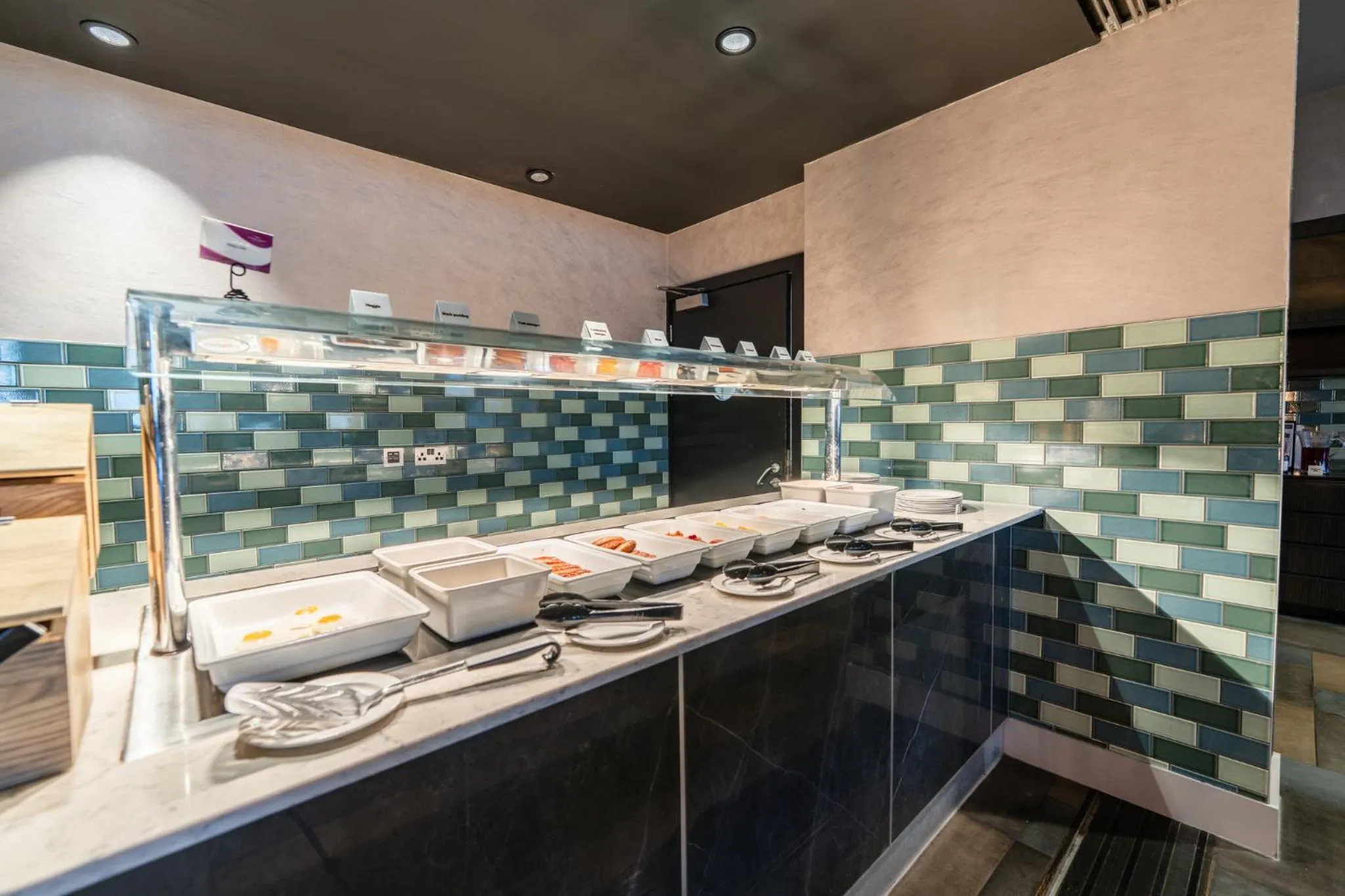 Breakfast in Crowne Plaza Aberdeen Airport by IHG