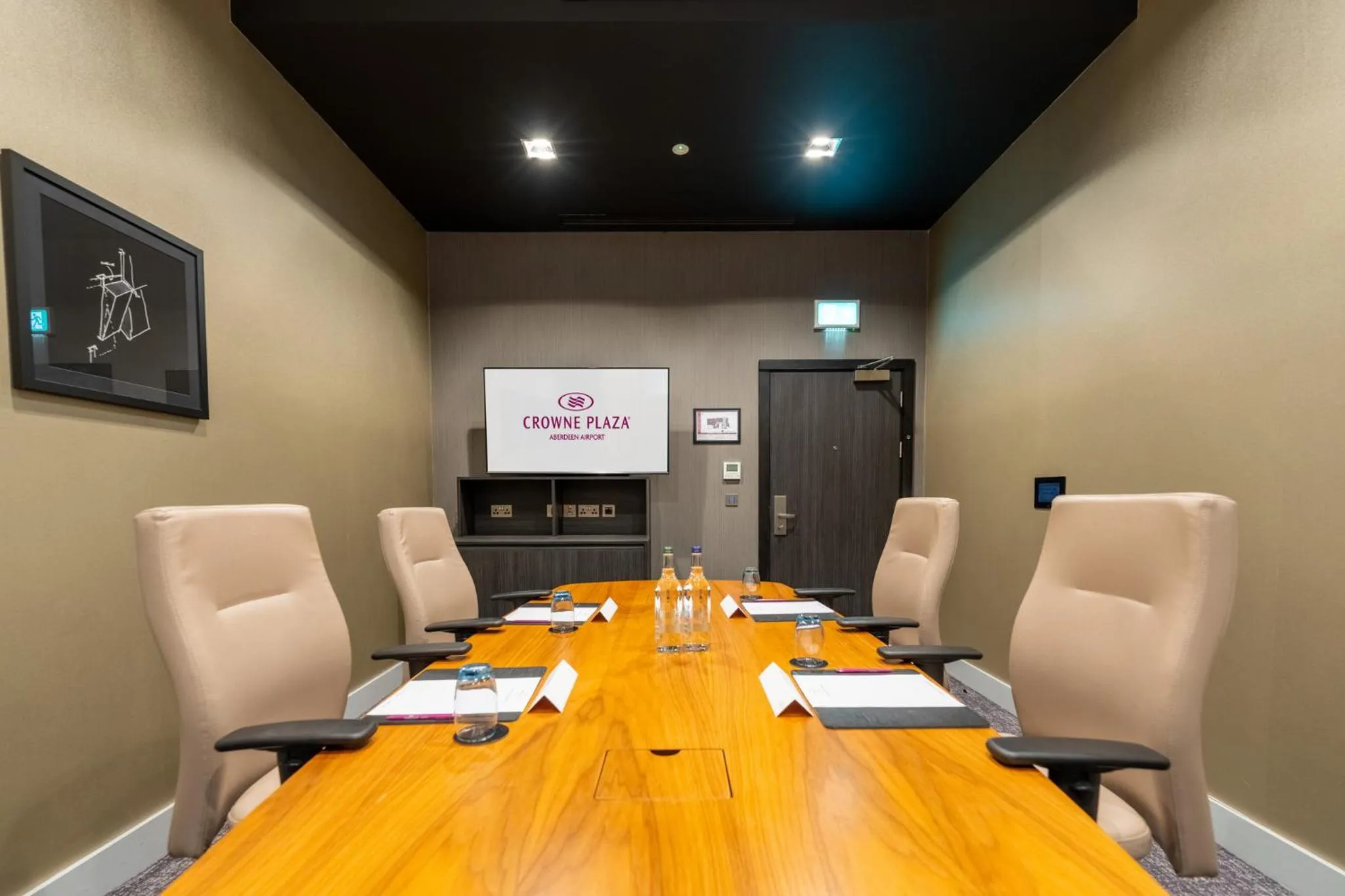 Meeting/conference room in Crowne Plaza Aberdeen Airport by IHG