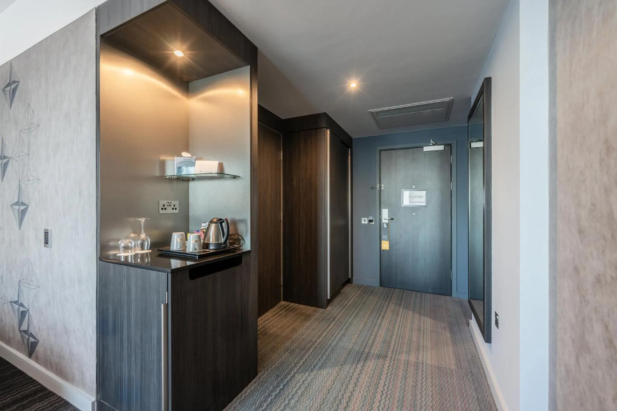 Photo of the whole room in Crowne Plaza Aberdeen Airport by IHG