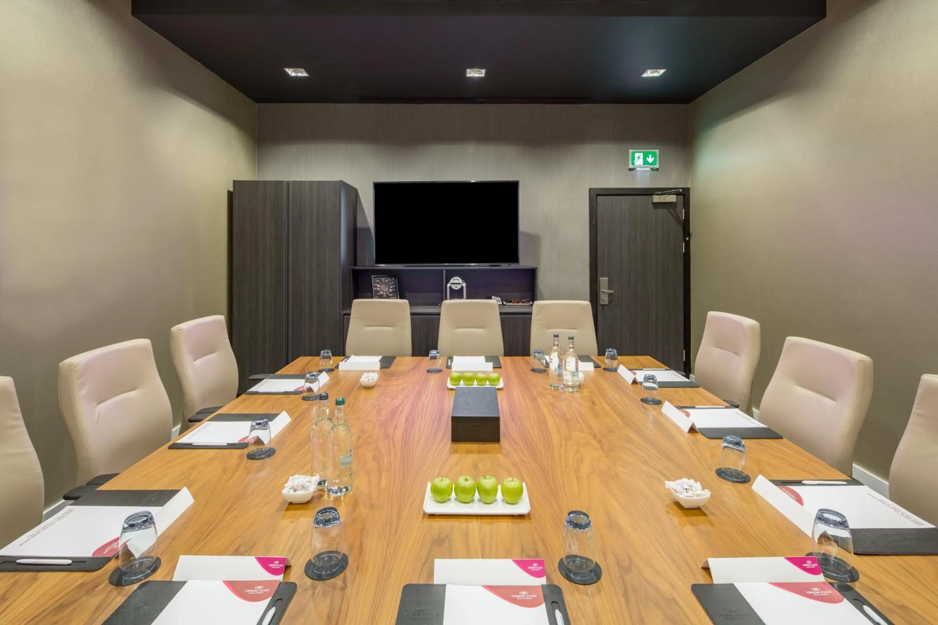 Meeting/conference room in Crowne Plaza Aberdeen Airport by IHG