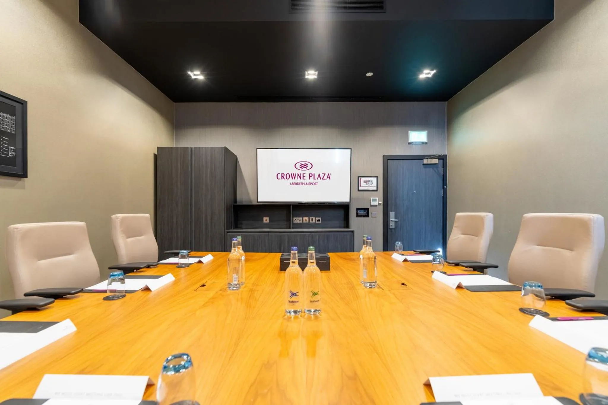Meeting/conference room in Crowne Plaza Aberdeen Airport by IHG