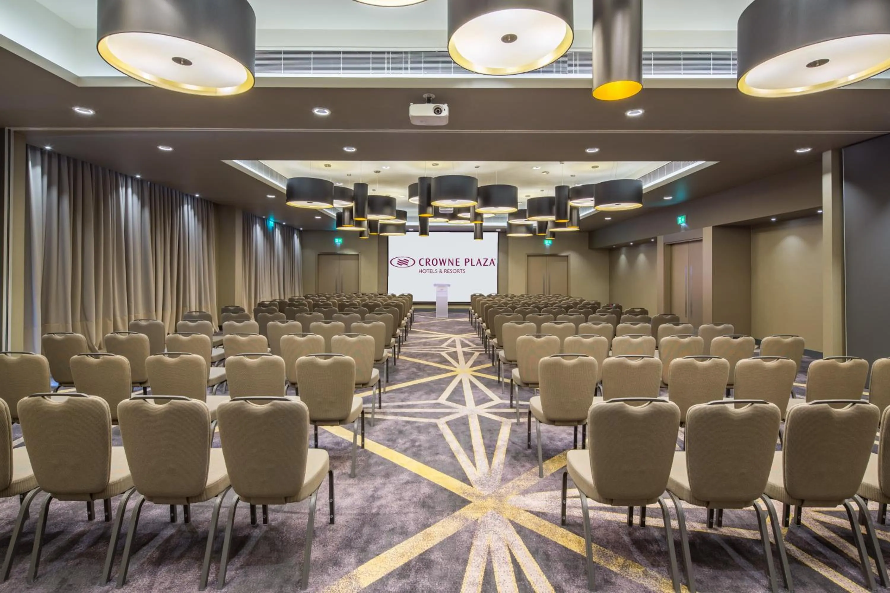 Meeting/conference room in Crowne Plaza Aberdeen Airport by IHG