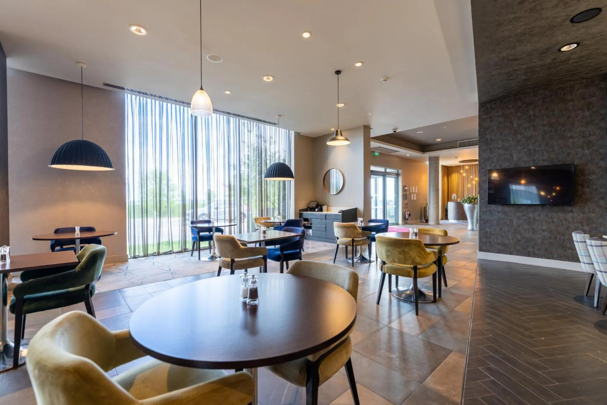 Restaurant/places to eat in Crowne Plaza Aberdeen Airport by IHG