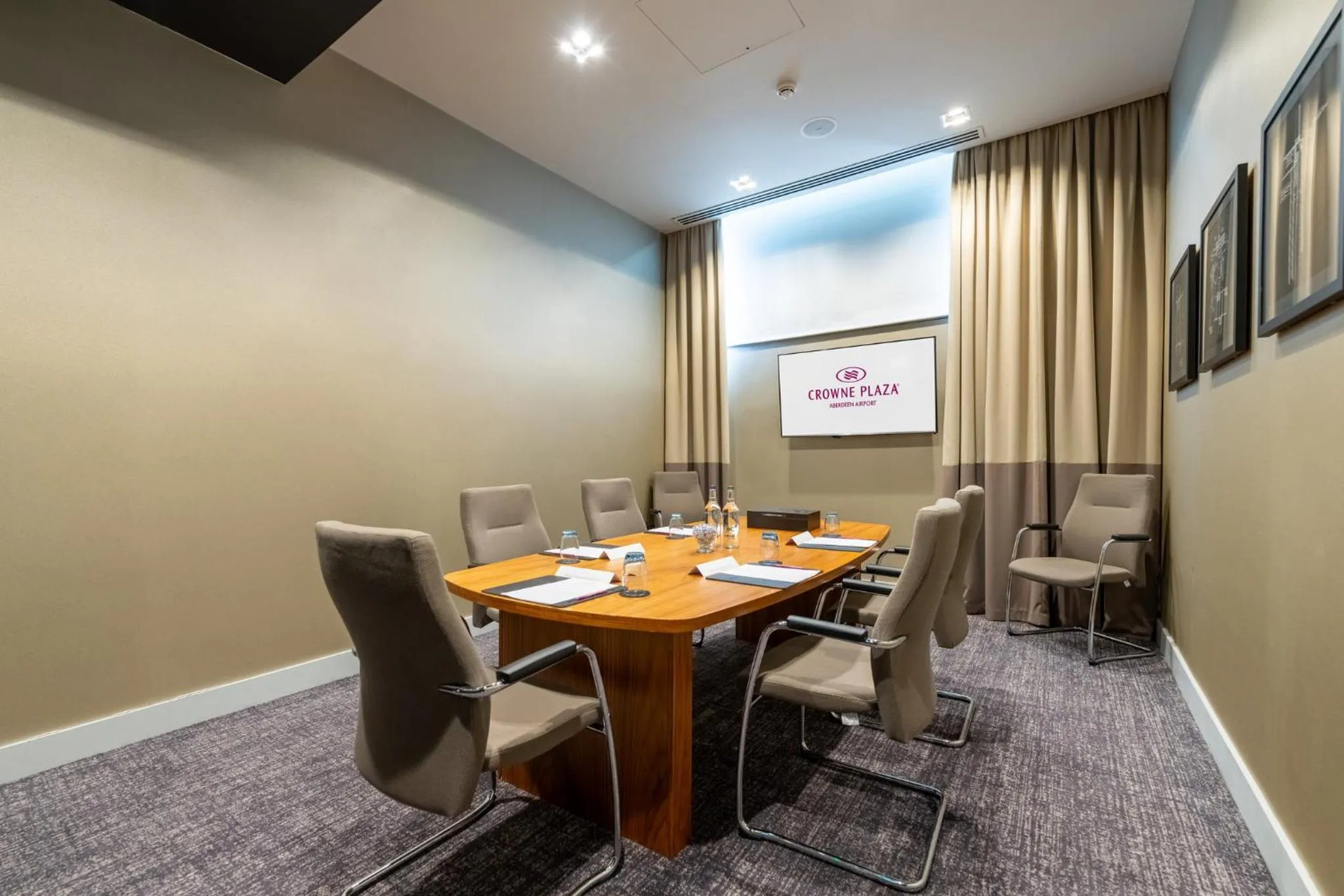 Meeting/conference room in Crowne Plaza Aberdeen Airport by IHG