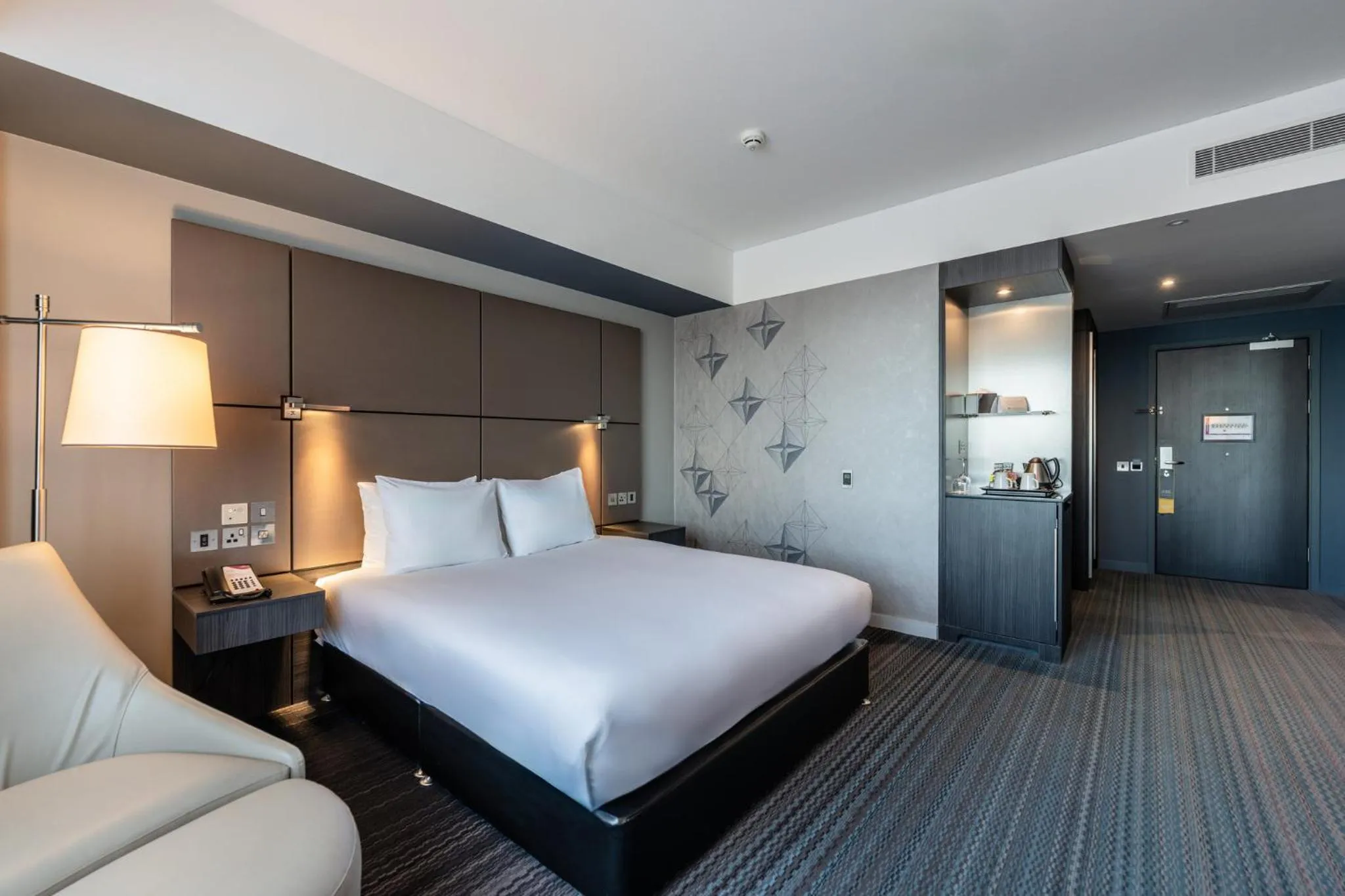 Photo of the whole room, Bed in Crowne Plaza Aberdeen Airport by IHG