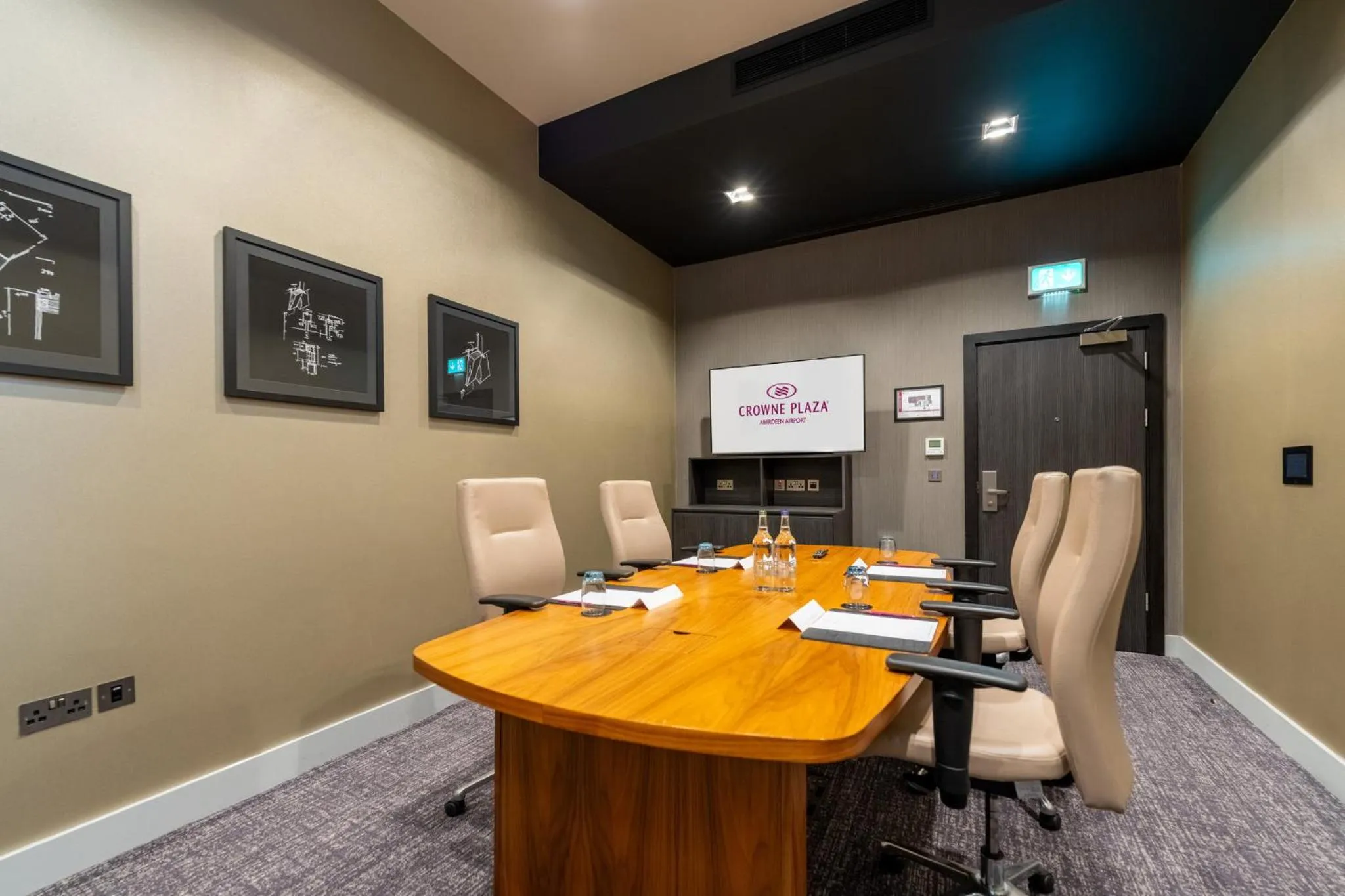 Meeting/conference room in Crowne Plaza Aberdeen Airport by IHG