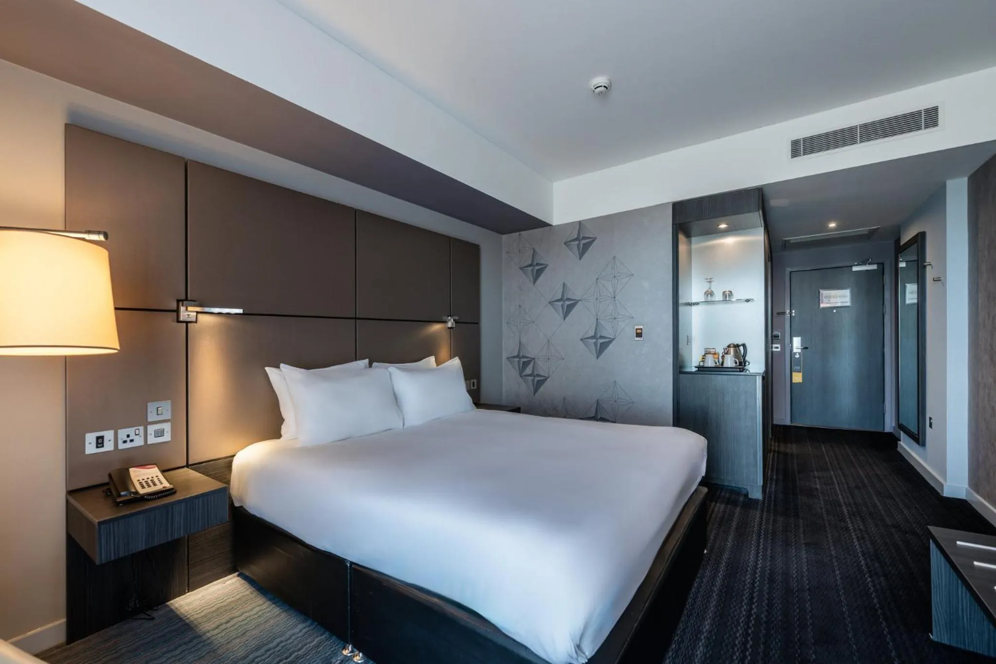 Photo of the whole room, Bed in Crowne Plaza Aberdeen Airport by IHG